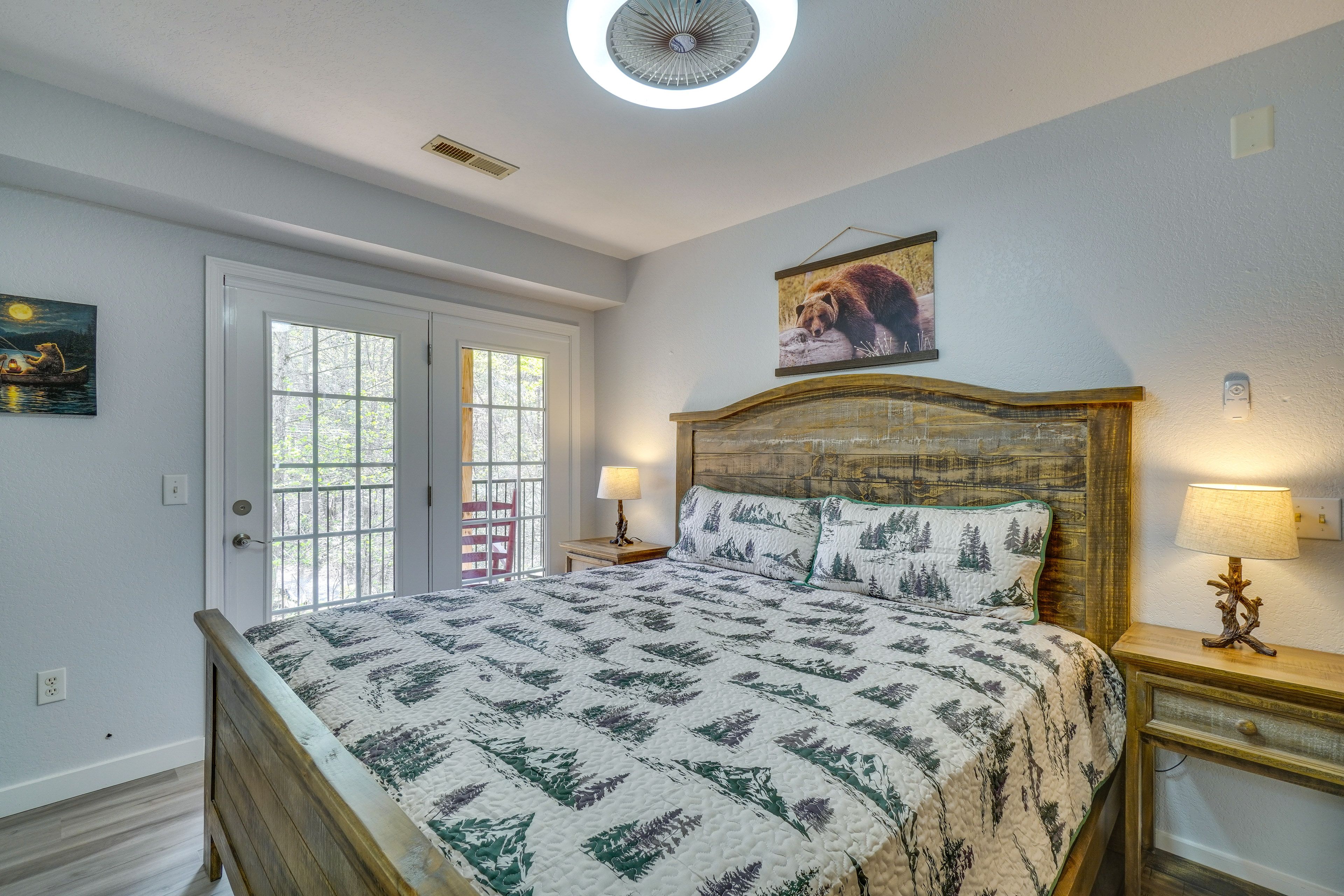 Bedroom 1 | King Bed | Linens | Main Level