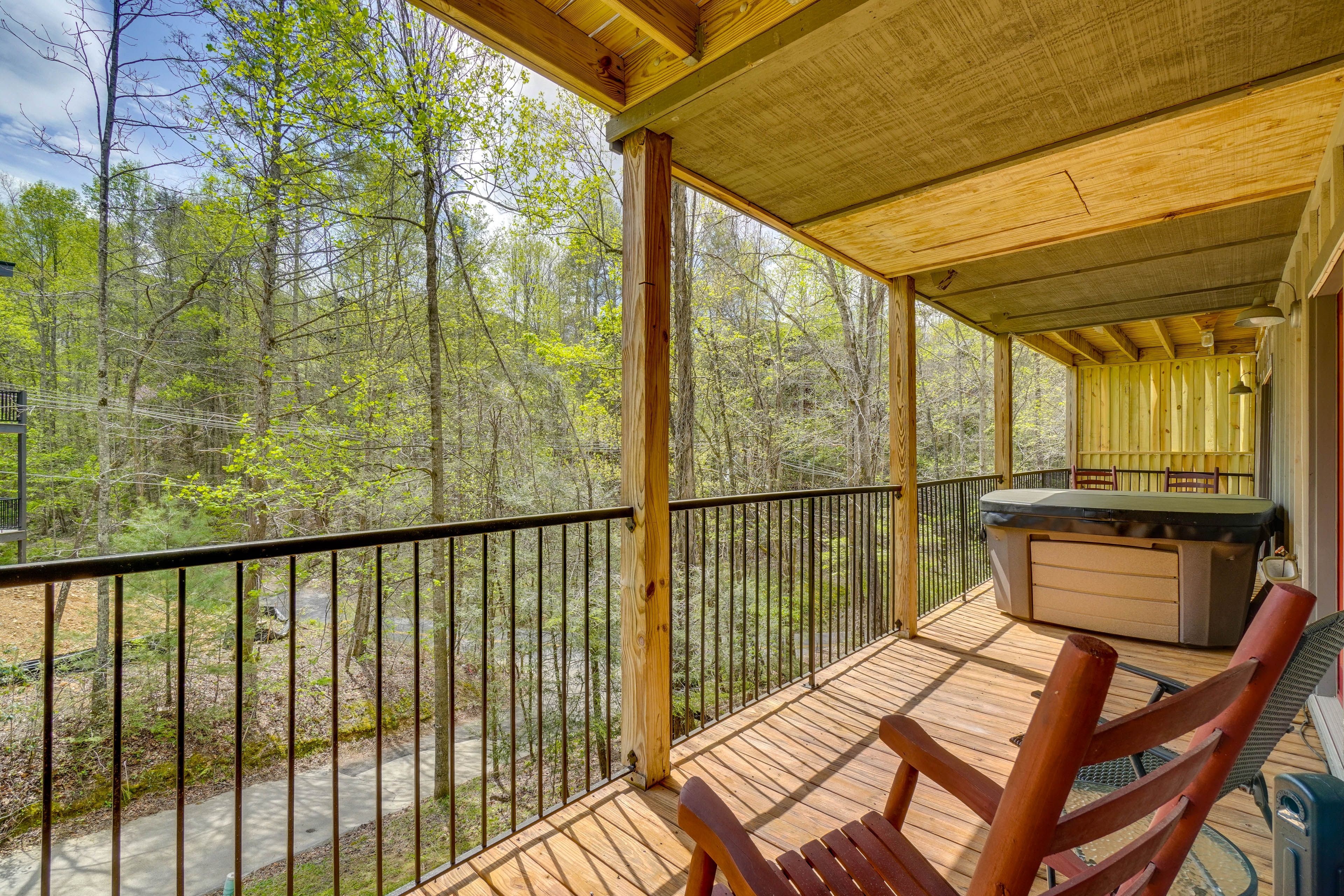 Gatlinburg Vacation Rental | 3BR | 2BA | 1,500 Sq Ft | 1 Step to Enter