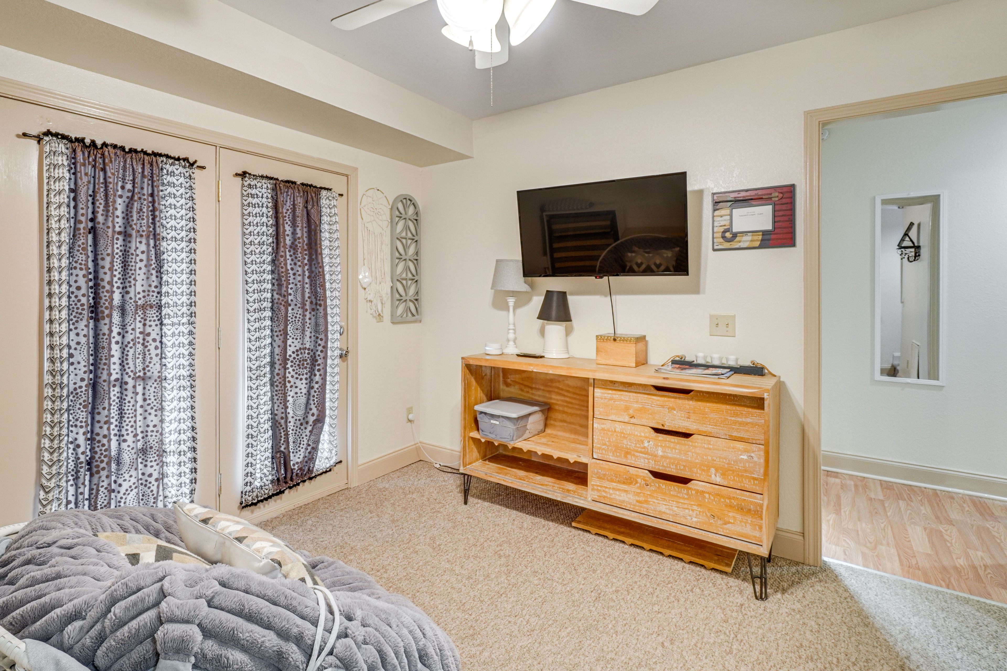 Den | 2 Twin Fold-Out Beds | Lower Floor