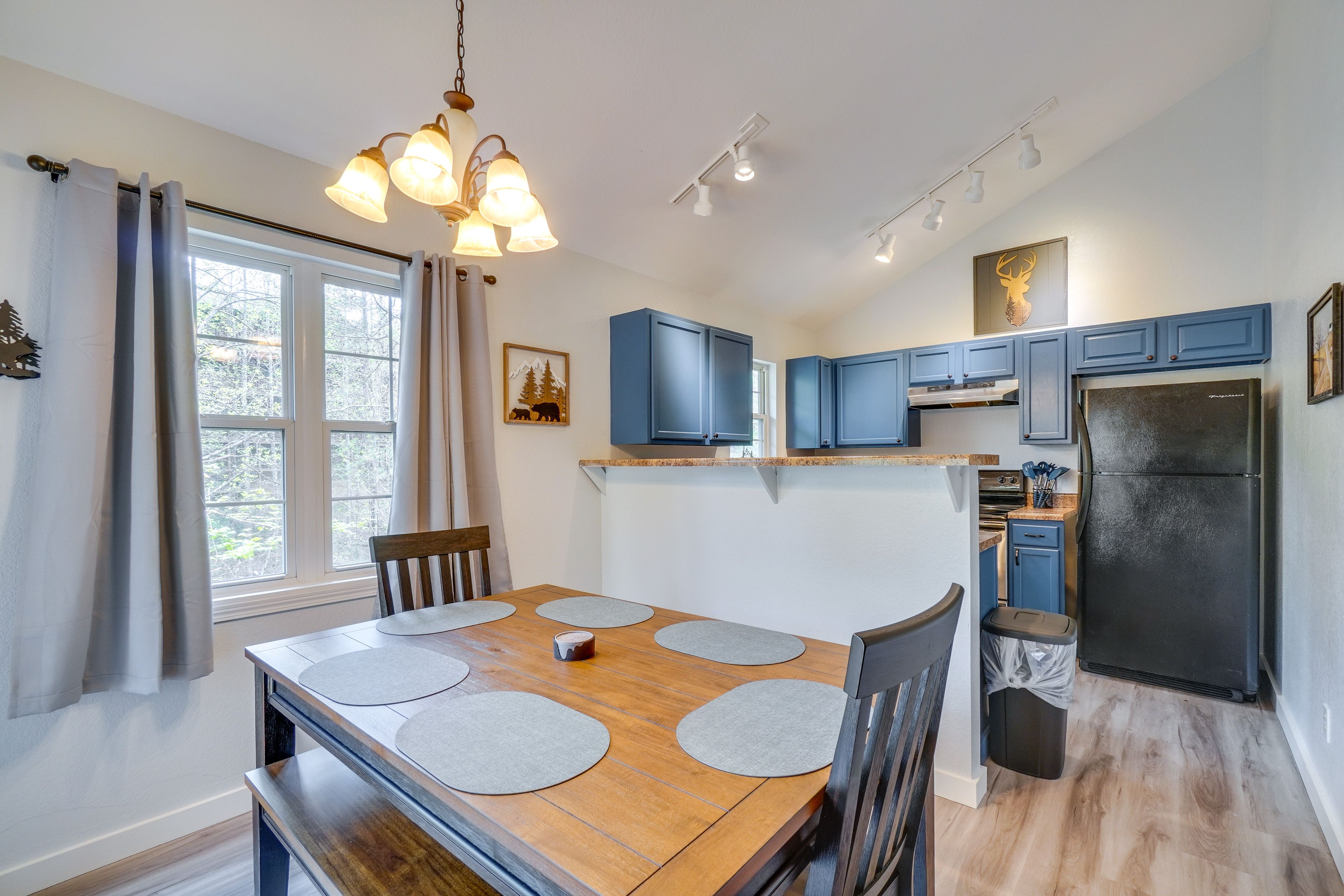 Dining Area | Main Floor