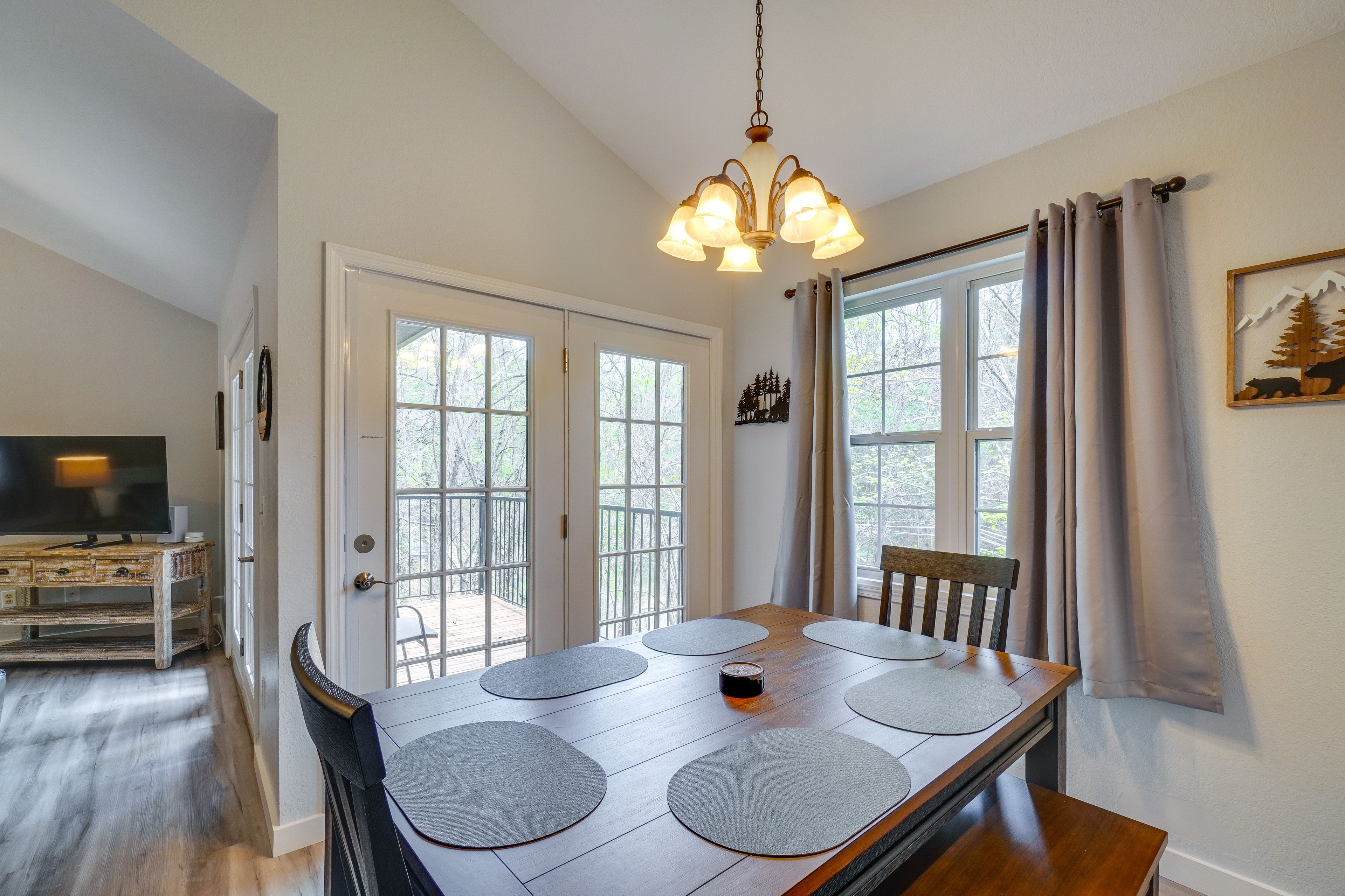 Dining Area | Main Floor