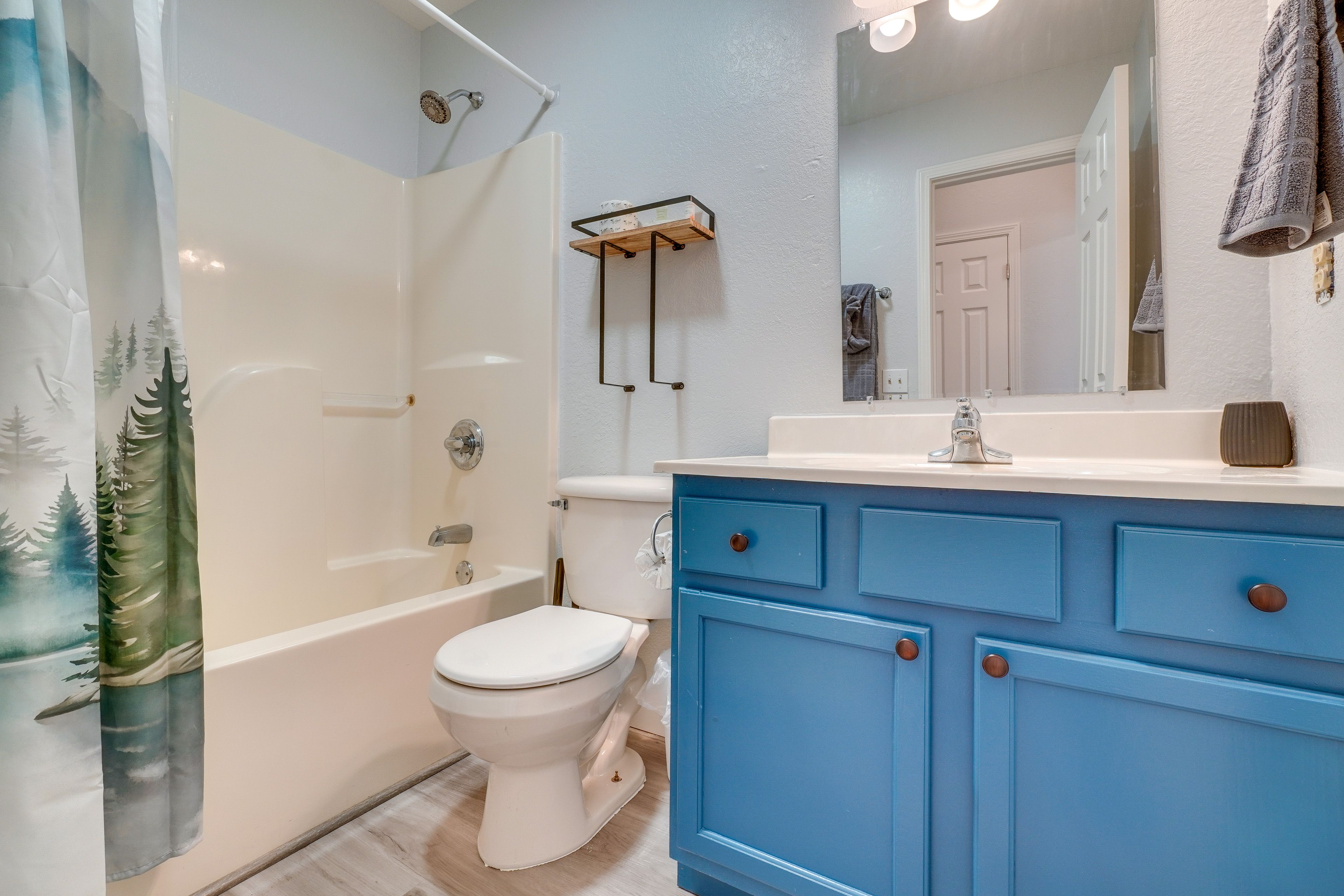 Full Bathroom | Main Floor