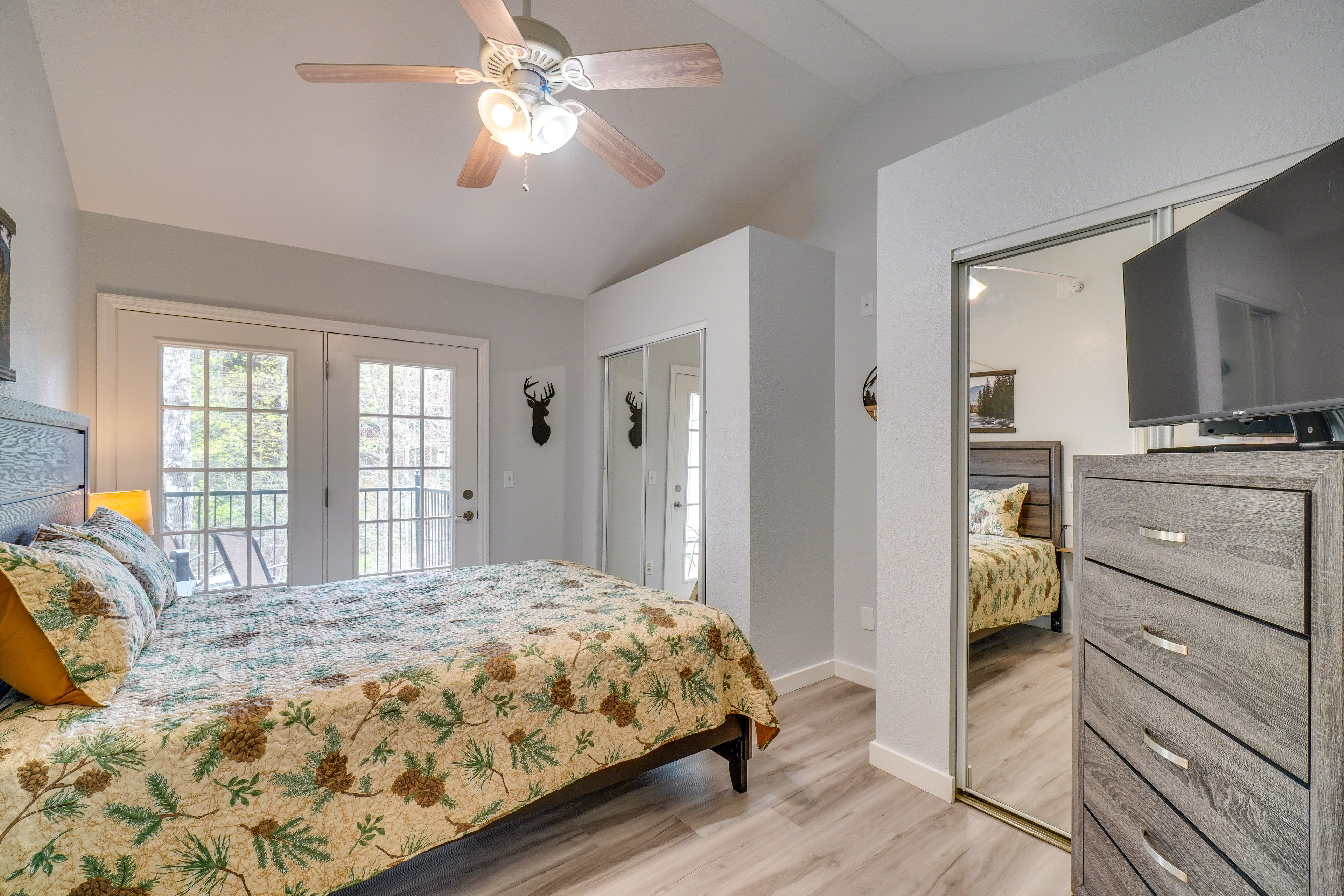 Bedroom 1 | King Bed | Main Floor