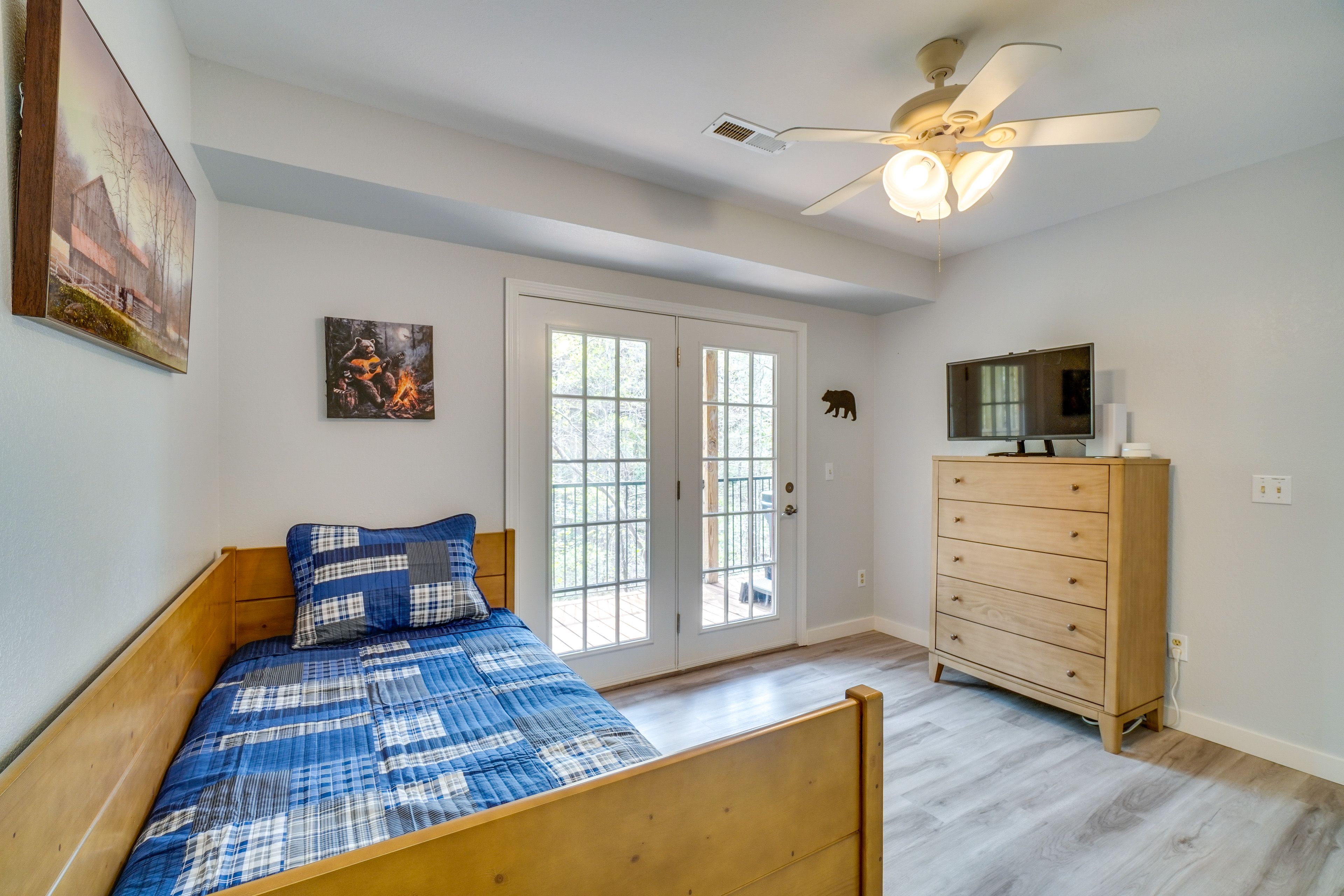 Bonus Room | Twin Daybed w/ Twin Trundle | Lower Floor