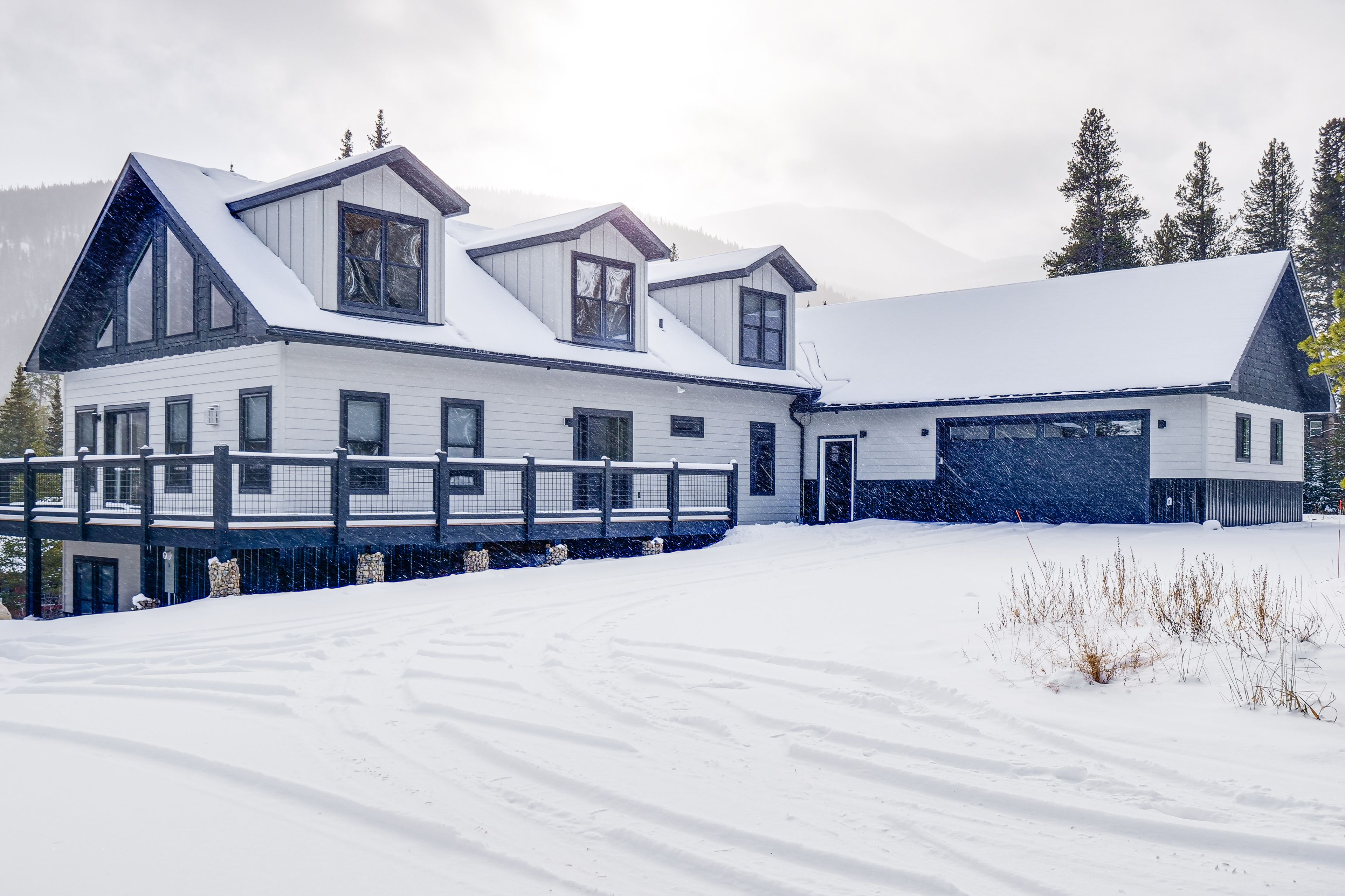 Parking | Garage (2 Vehicles) | Driveway (2 Vehicles)
