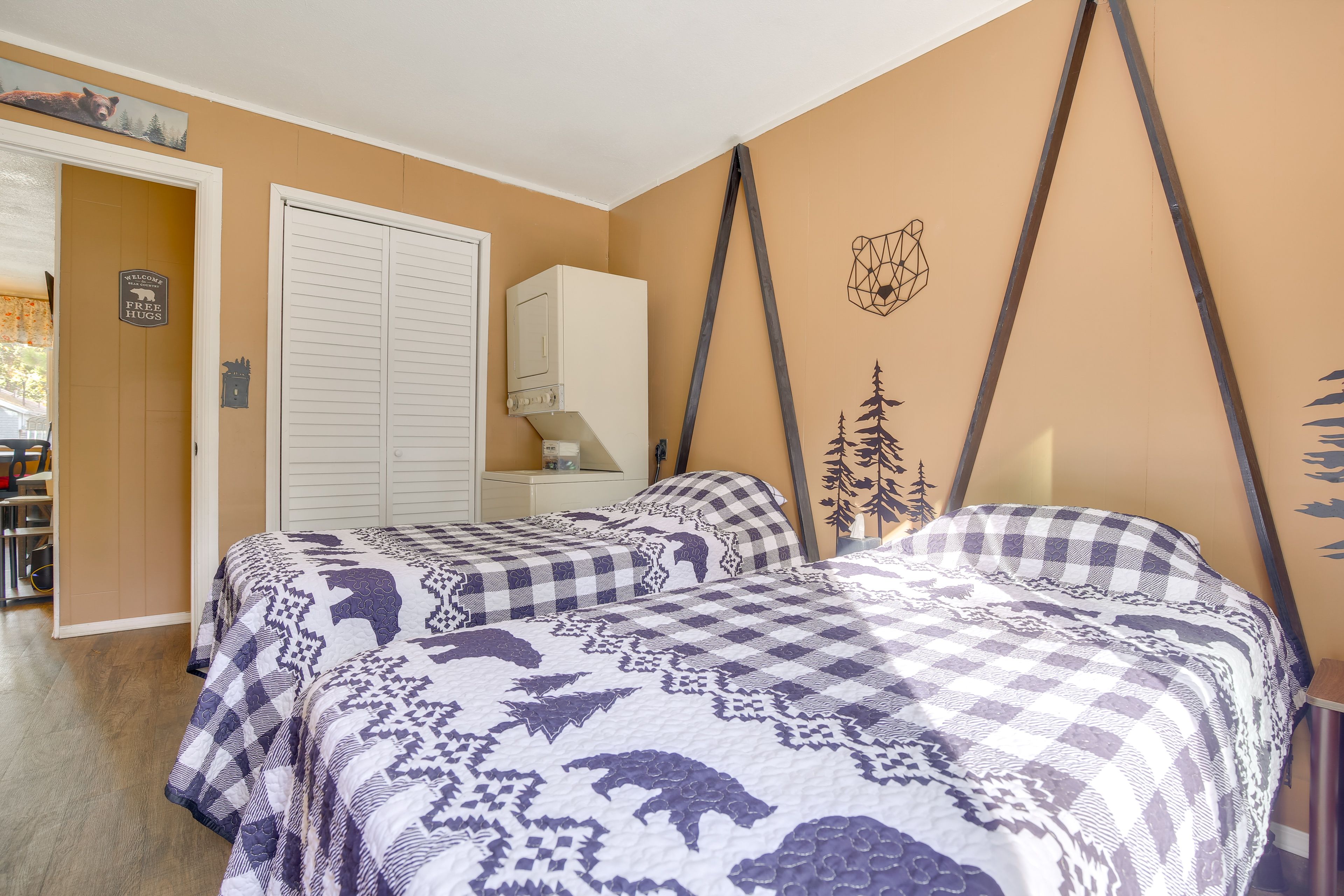 Bedroom 2 | 2 Twin Beds | Washer & Dryer