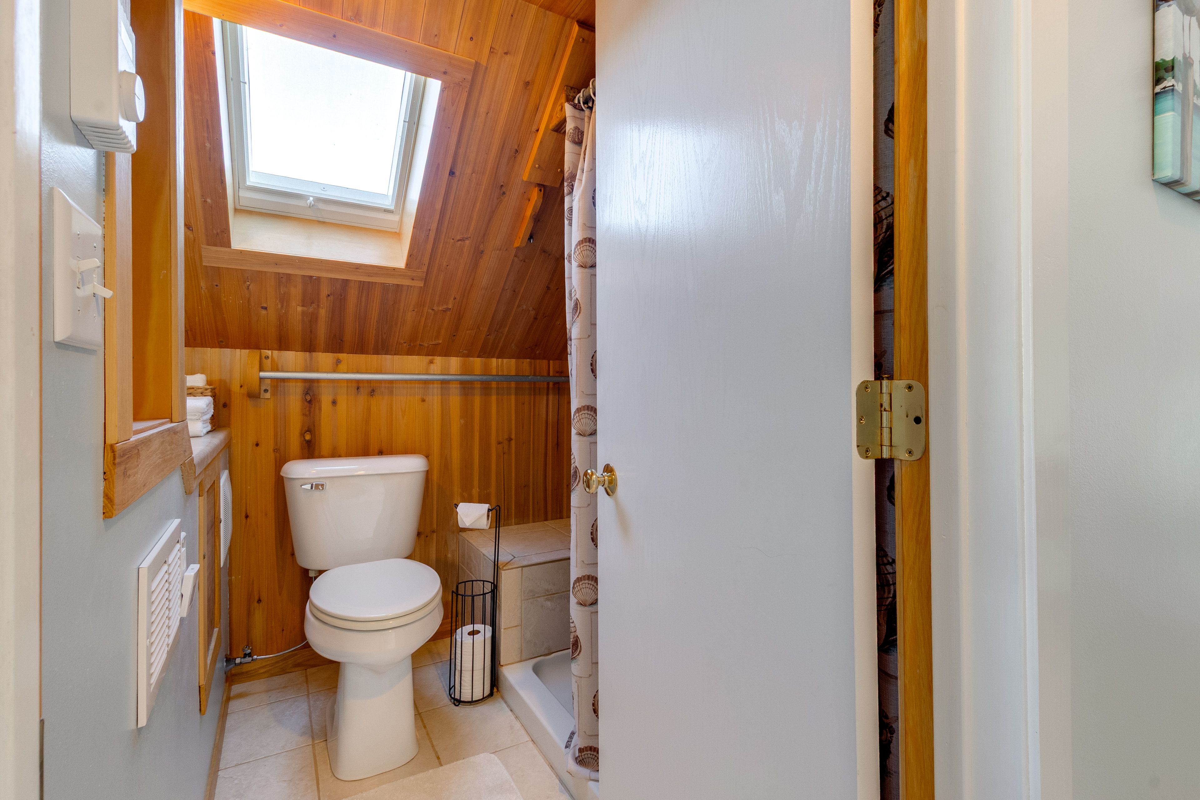 Bathroom | 2nd Floor