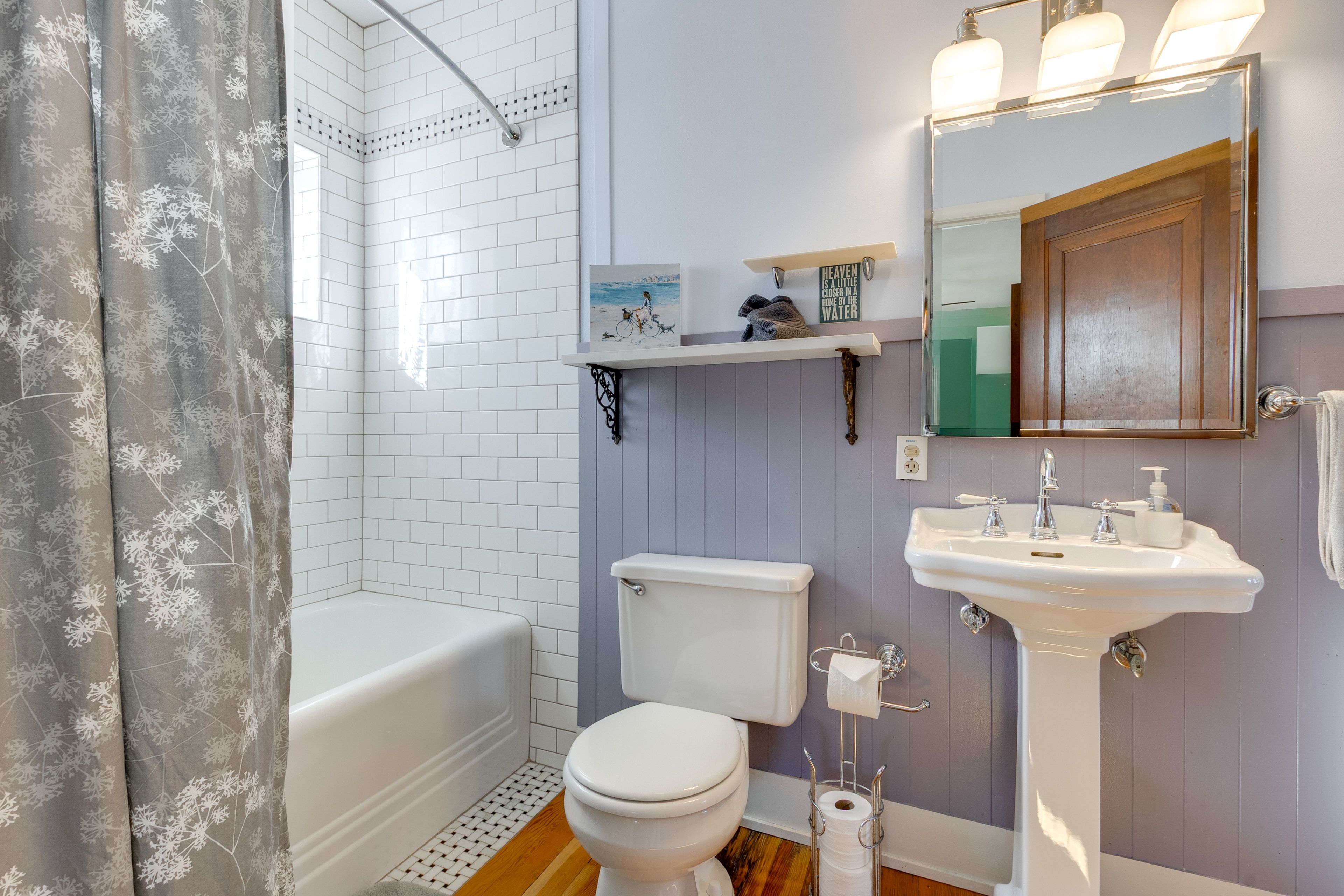 En-Suite Bathroom | Towels Provided | 1st Floor