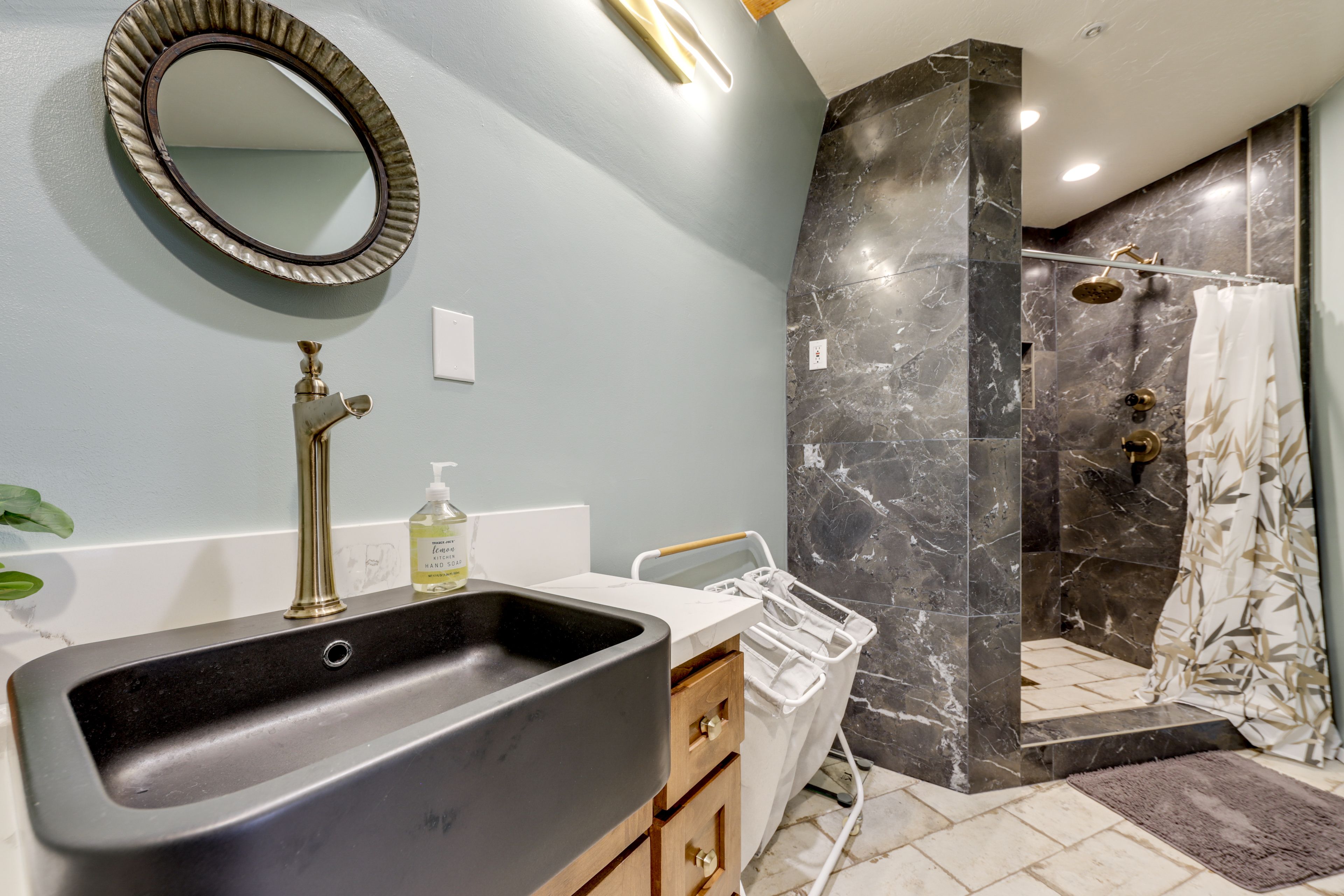 Full Bathroom | Linens & Towels | Washer & Dryer | 1st Floor