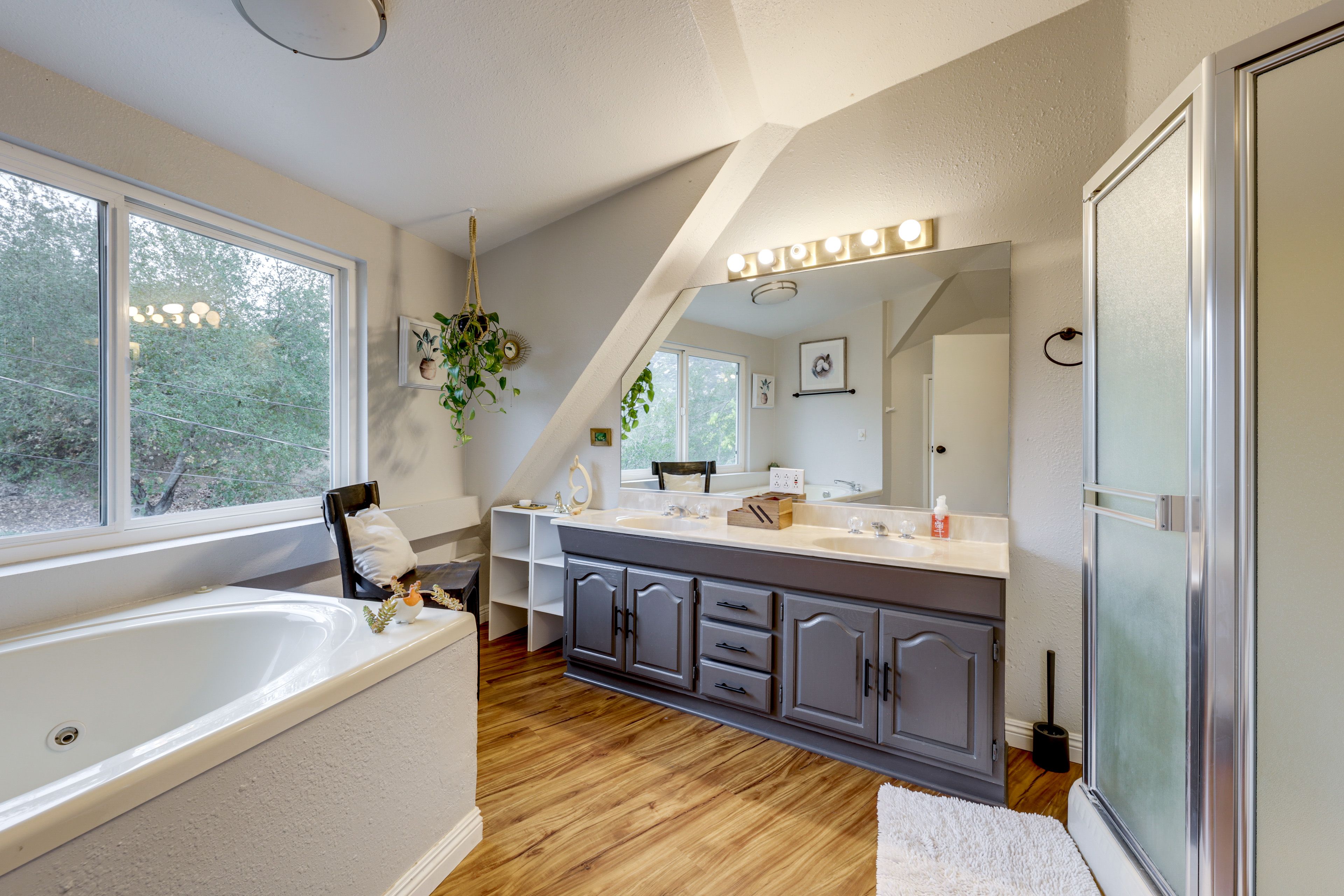 En-Suite Bathroom | 2nd Floor