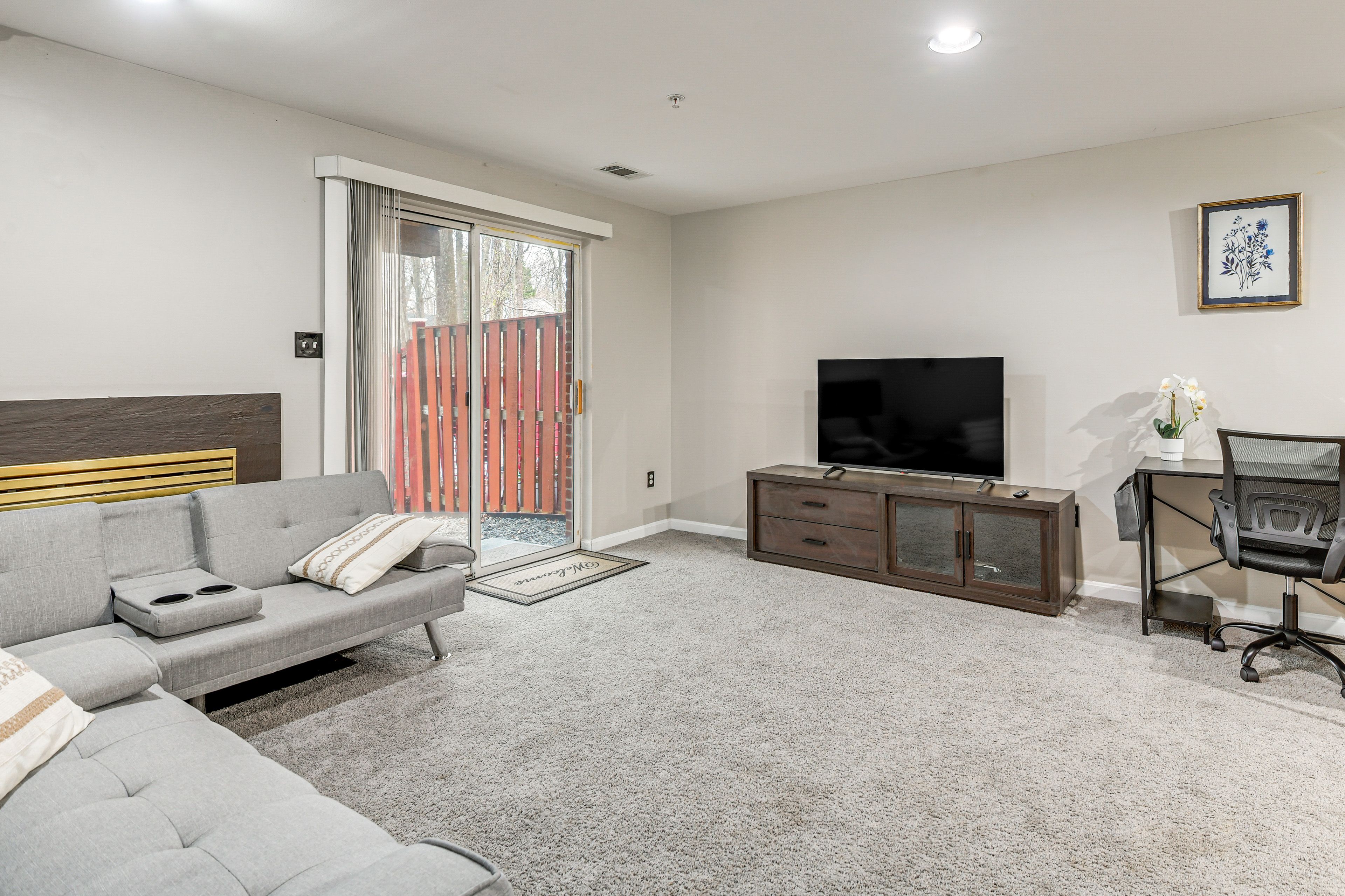 Laurel Vacation Rental | 1BR | 1BA | 720 Sq Ft | Step-Free Entry