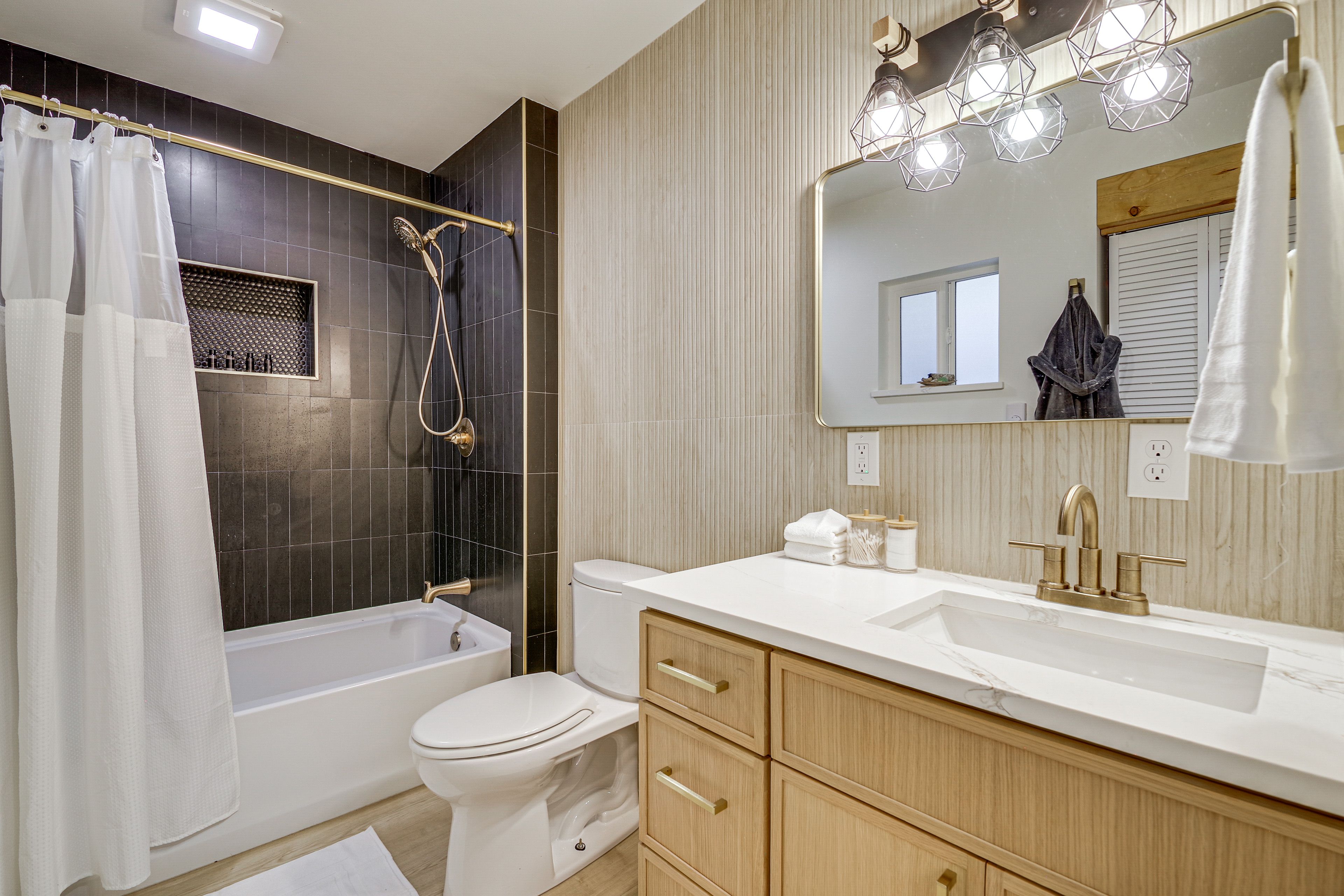 Bathroom | 1st Floor