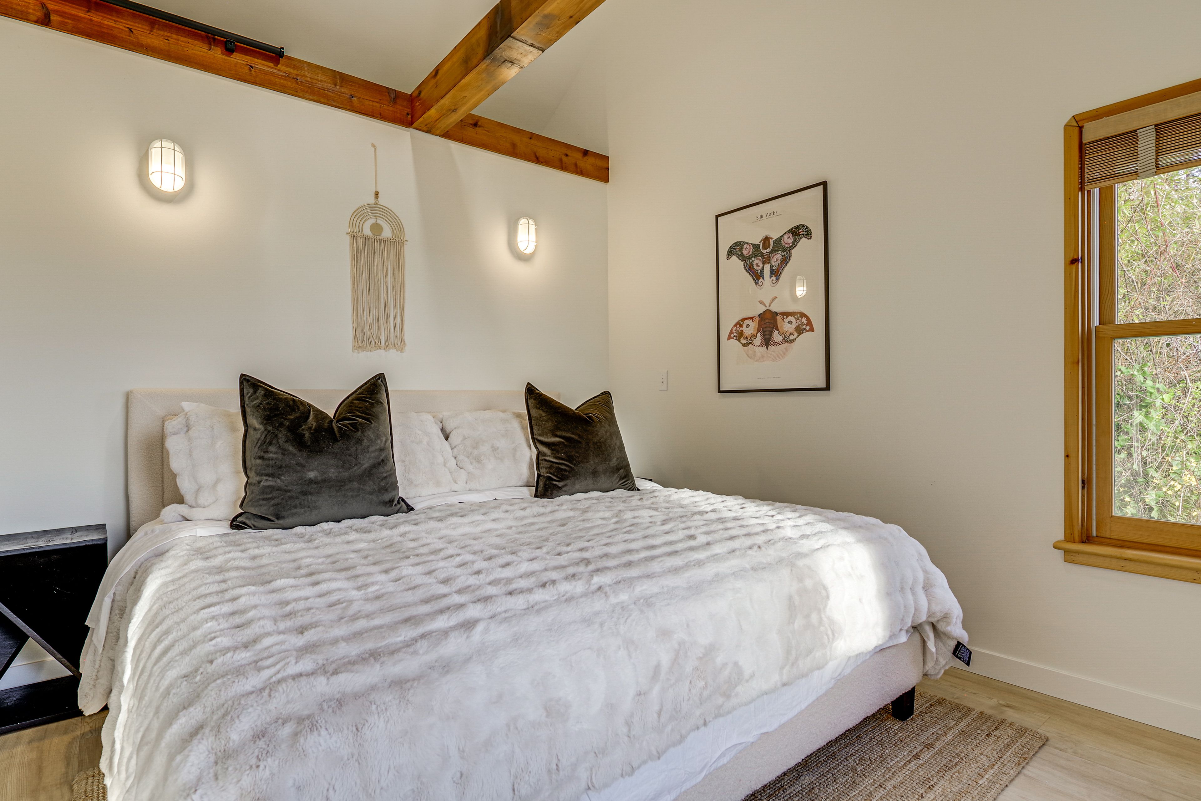 Bedroom 1 | King Bed | 1st Floor