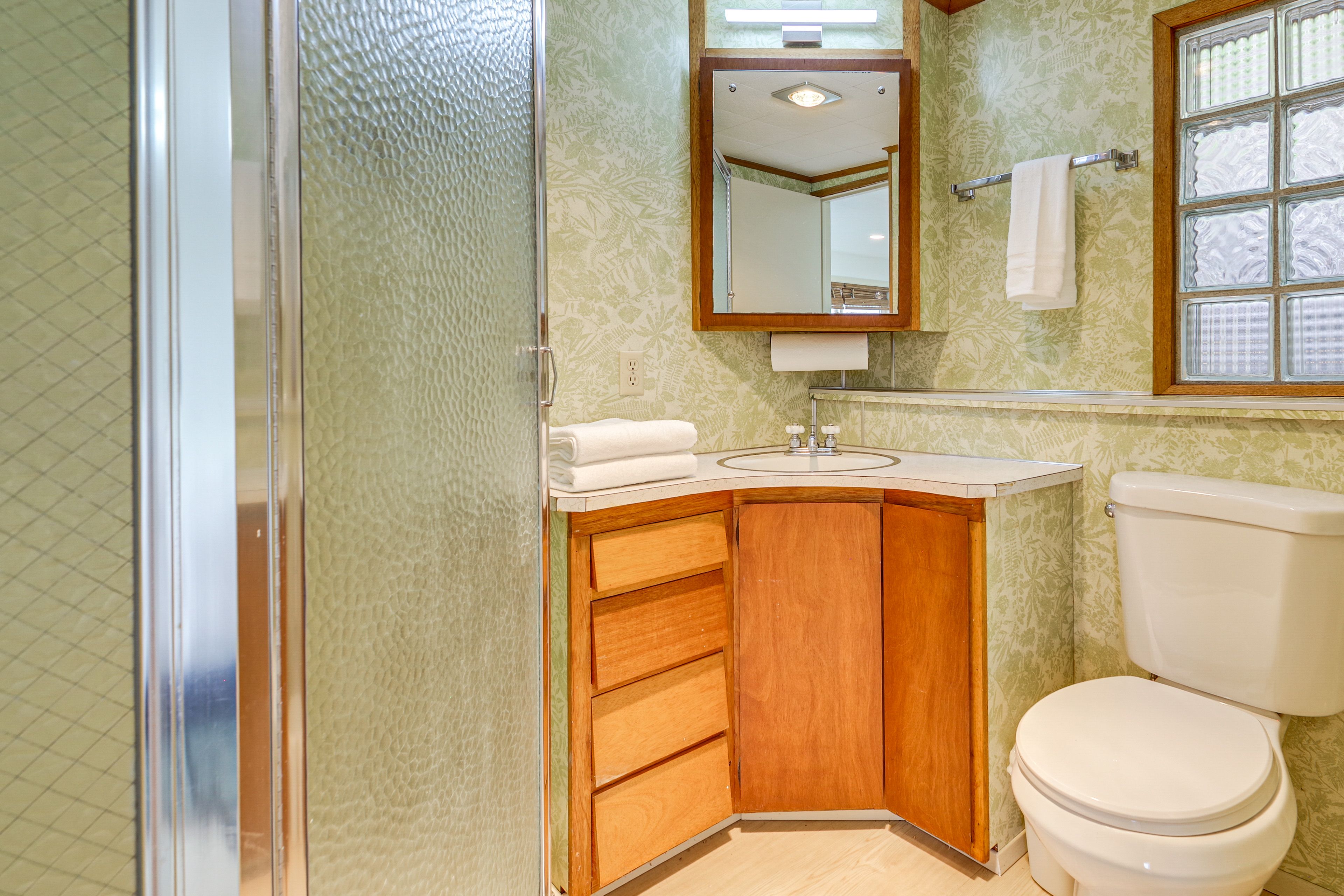 Bathroom (Guesthouse) | 2nd Floor