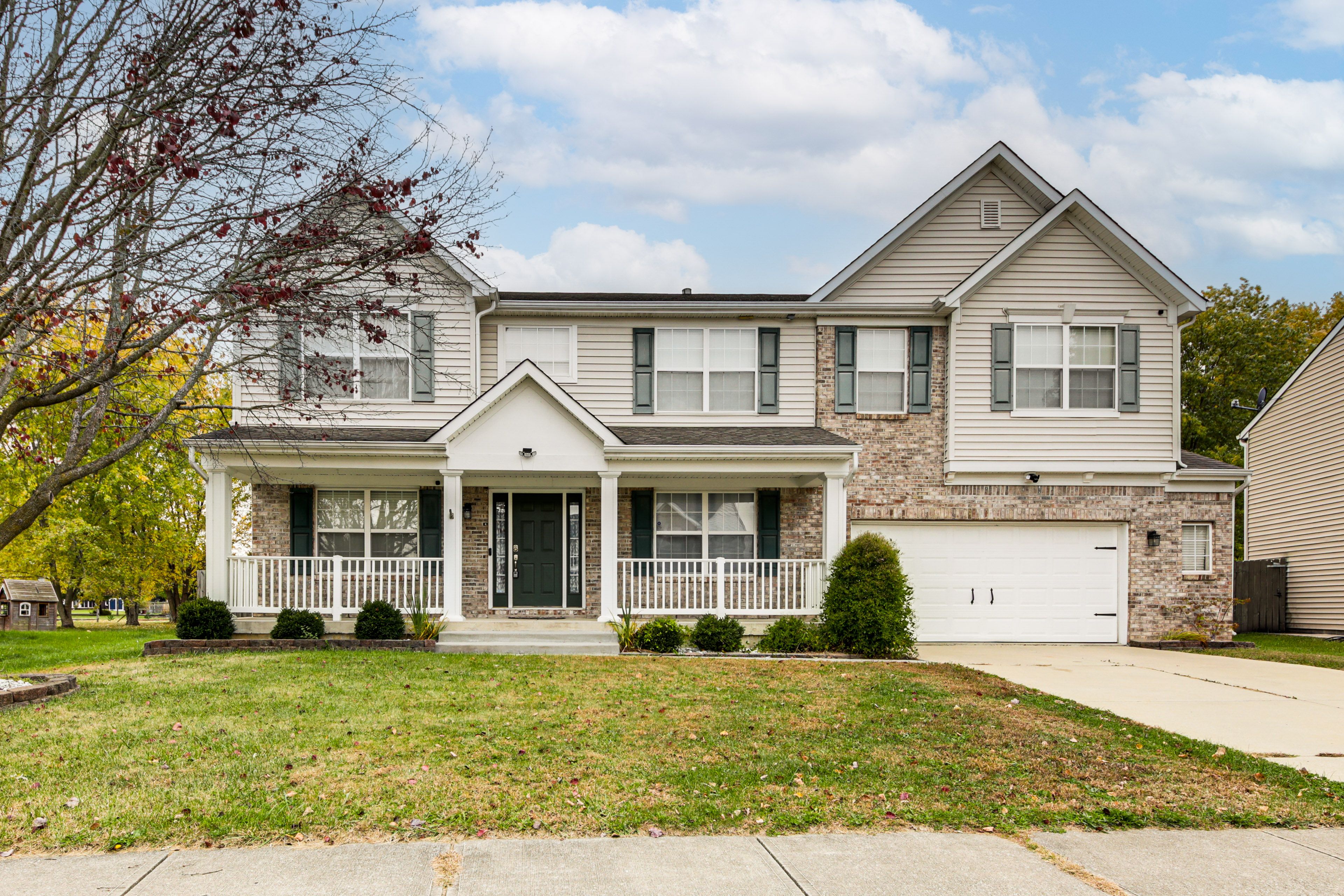 Parking | Driveway (4 Vehicles) | Free Street Parking