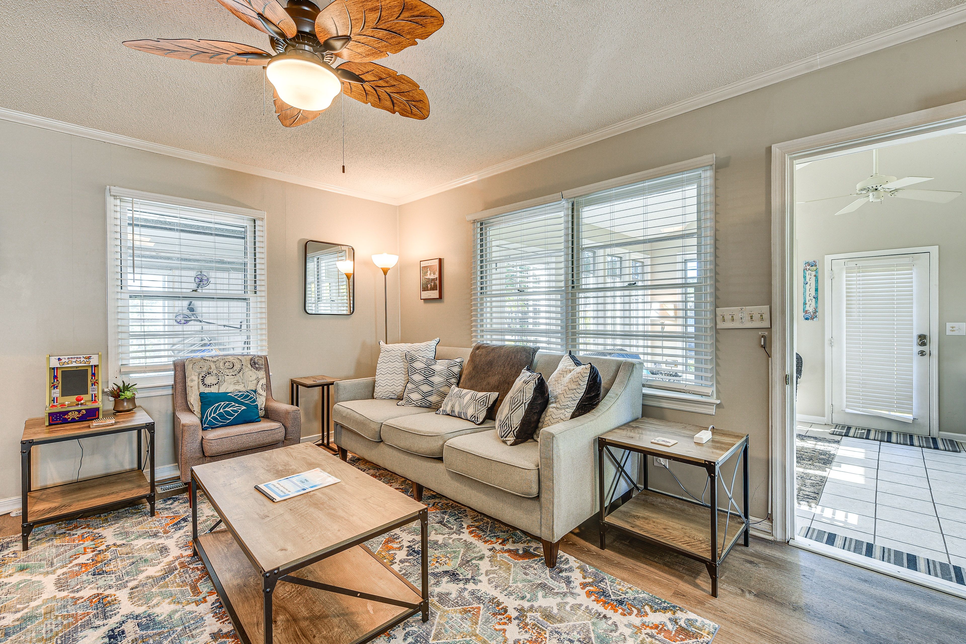 Living Room | Free WiFi | Smart TV