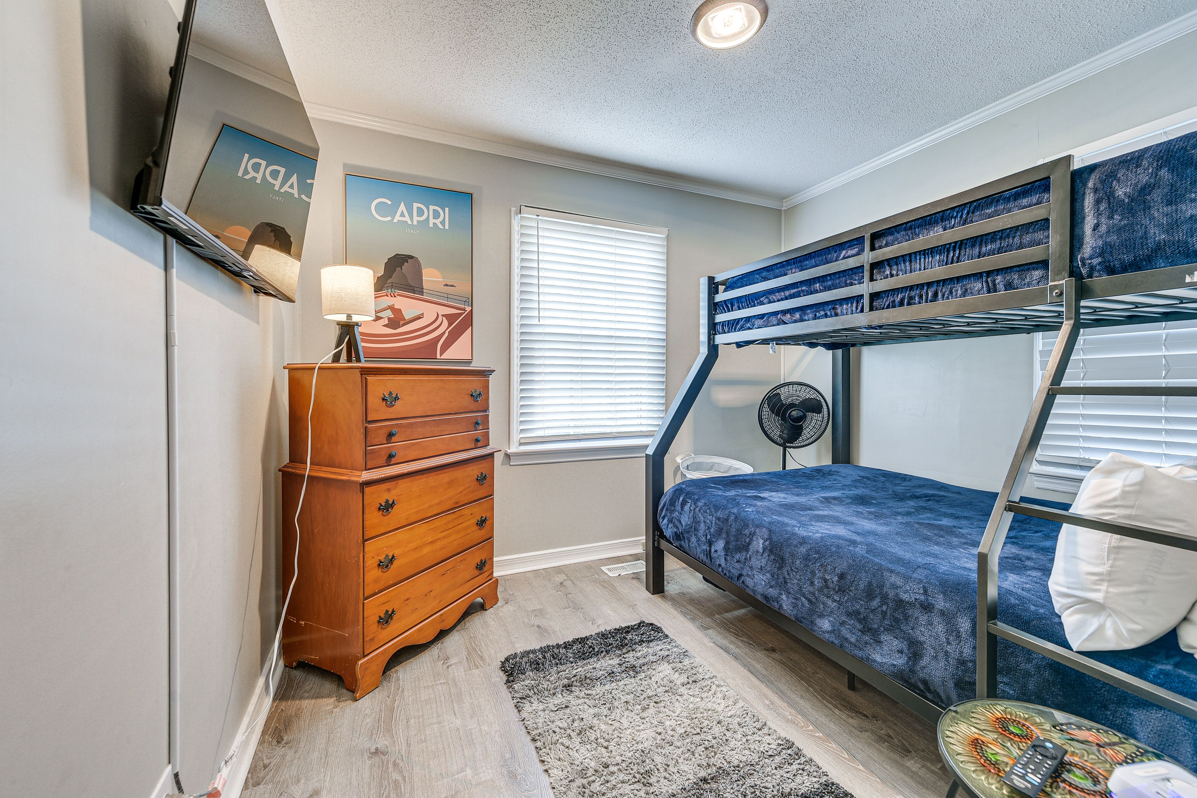 Bedroom 3 | Twin/Full Bunk Bed
