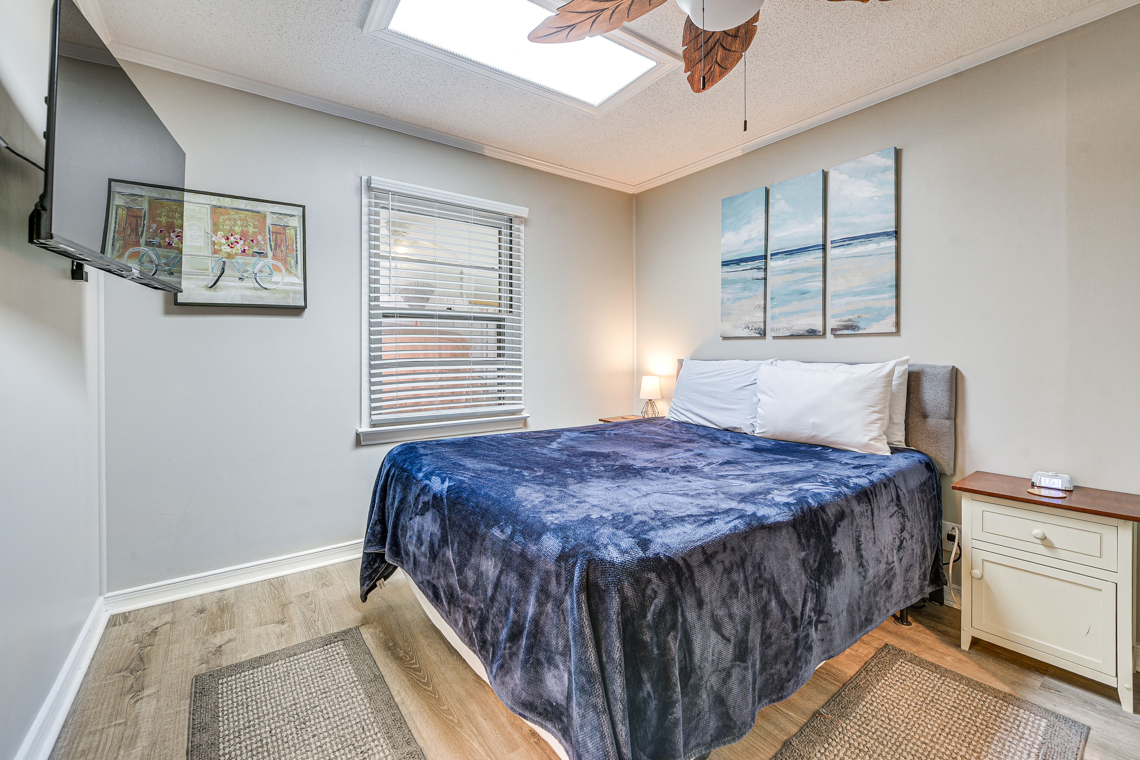 Bedroom 2 | Queen Bed