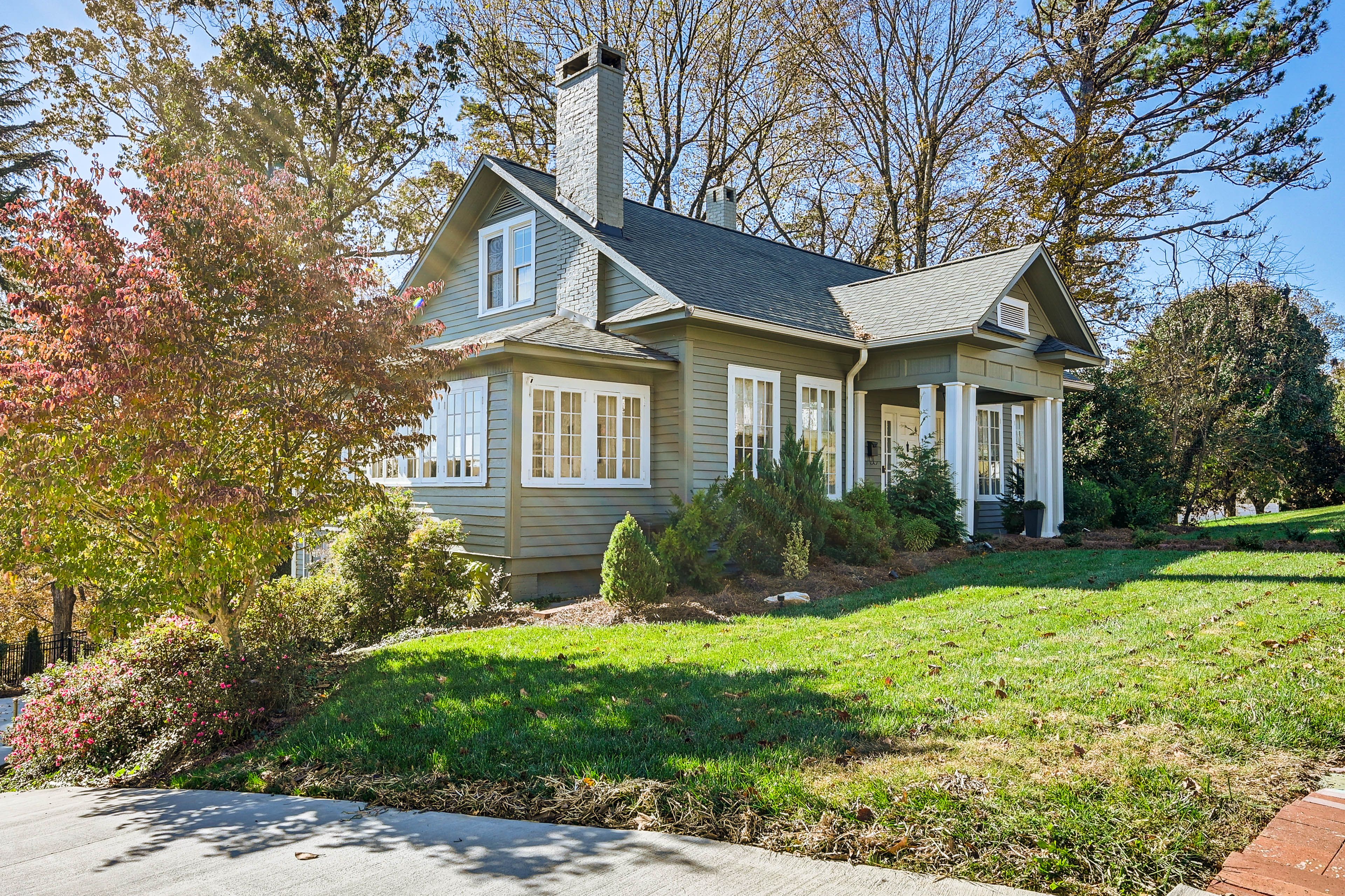 Parking | Driveway (4 Vehicles) | Street