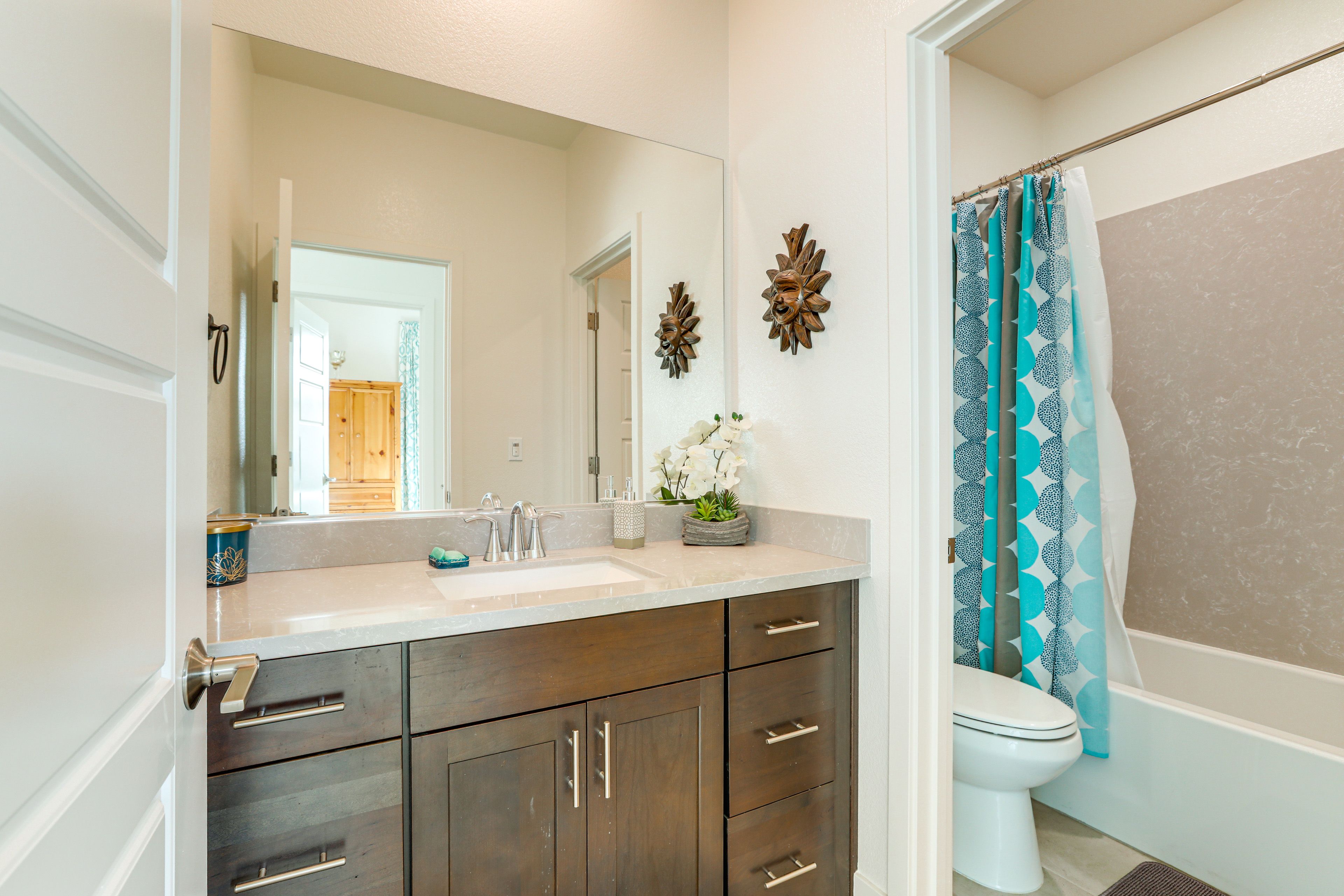 Full Bathroom | 2nd Floor