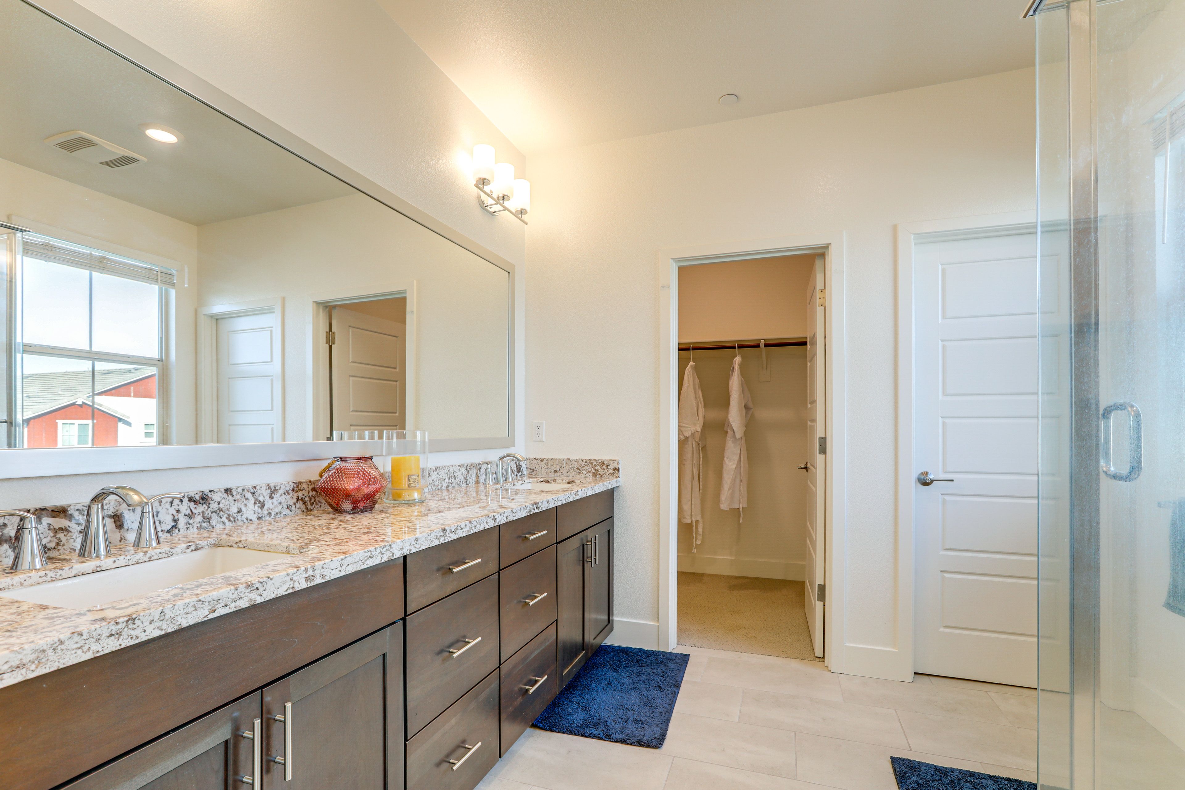 Full Bathroom | 2nd Floor