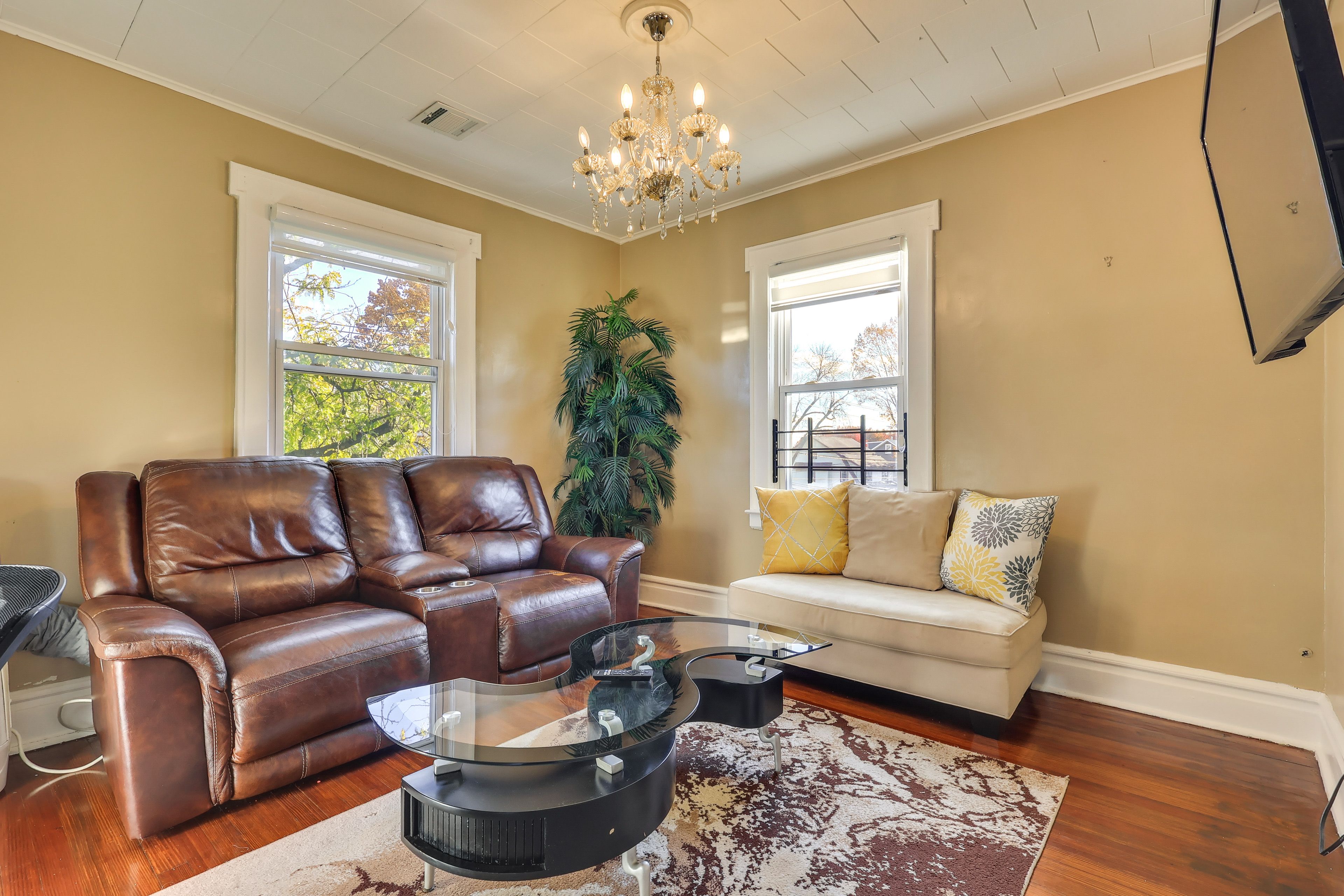 Newark Vacation Rental | 2BR | 1BA | 2,800 Sq Ft | Stairs Required