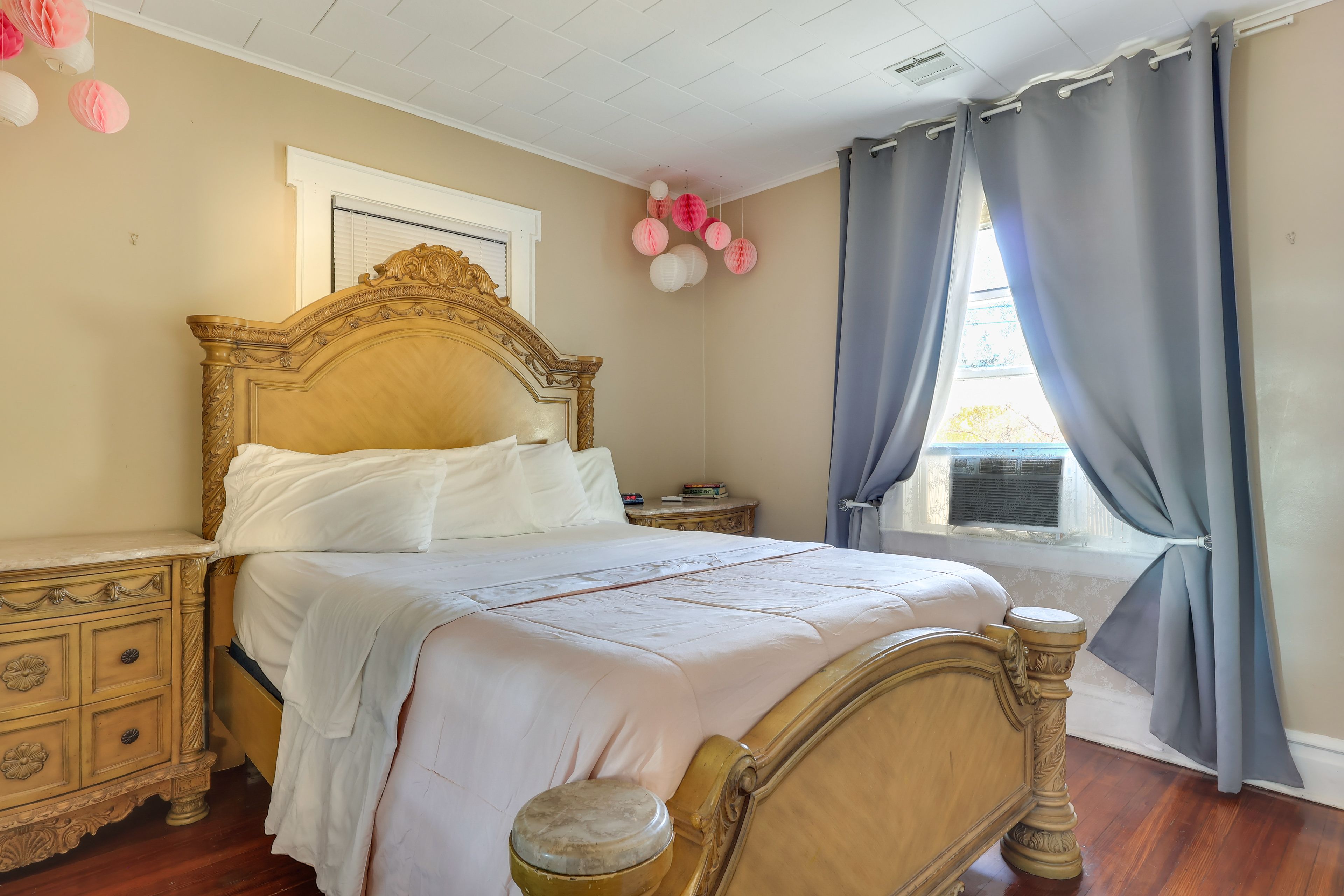 Bedroom 1 | Queen Bed