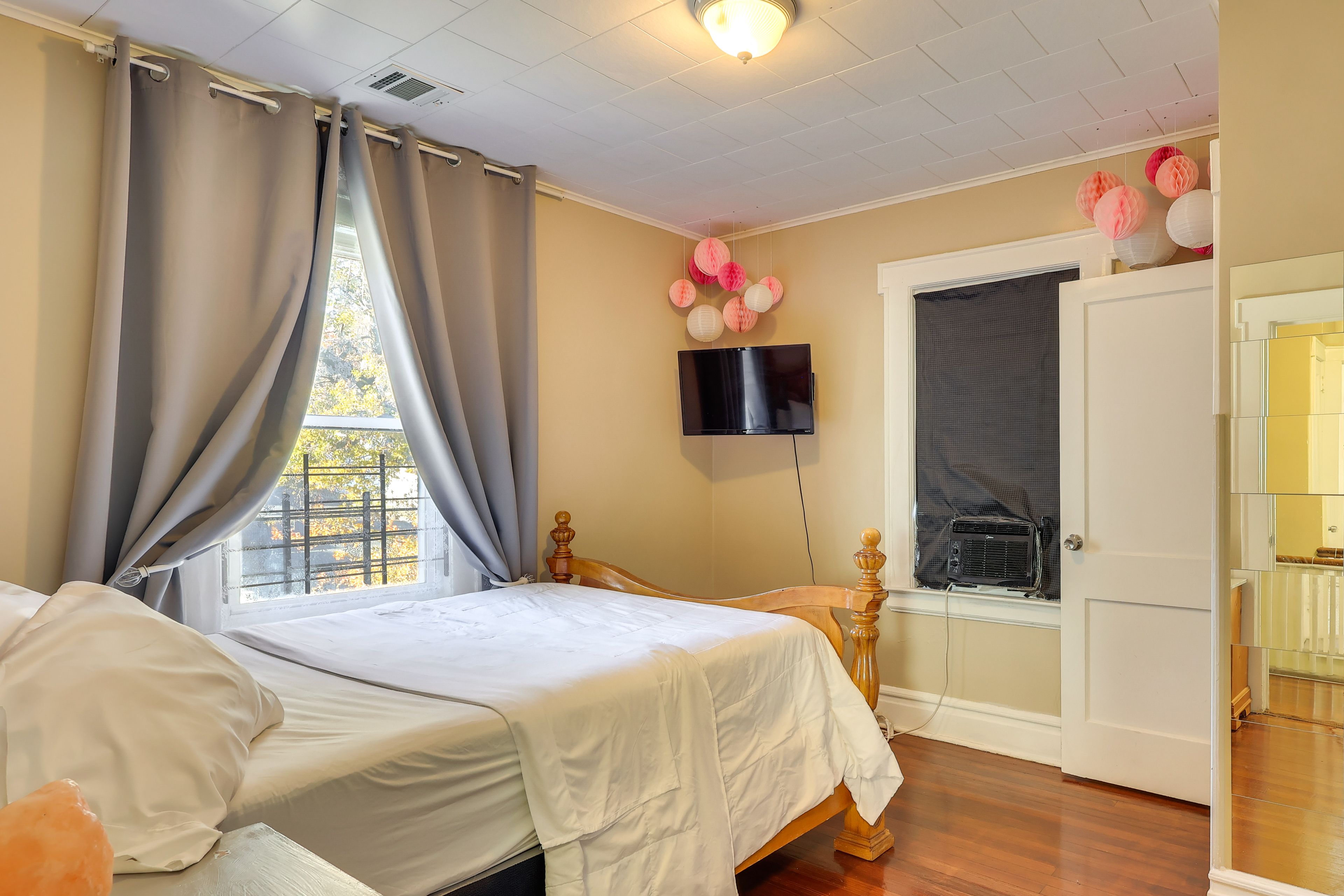 Bedroom 2 | Queen Bed