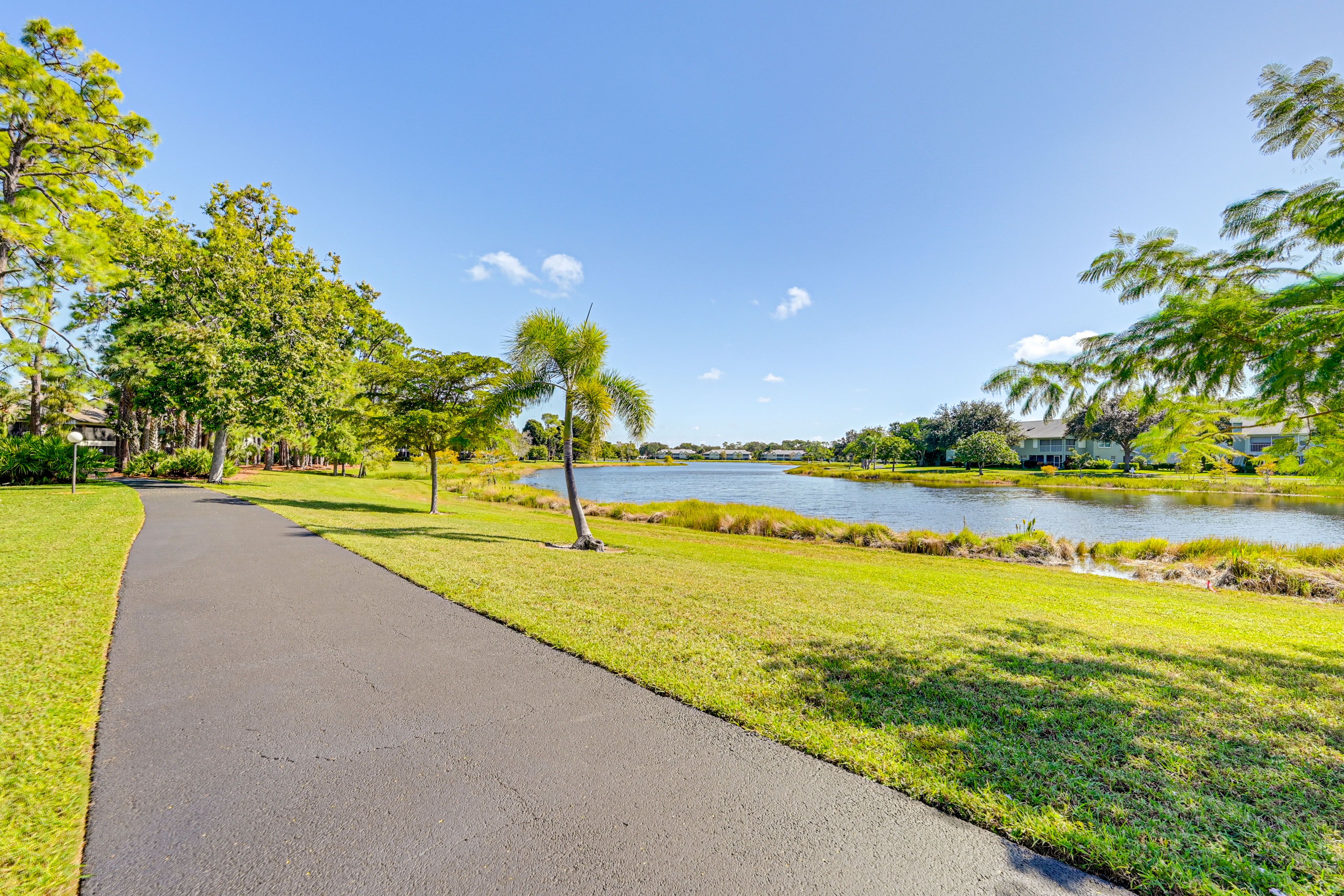 On-Site Walking Paths | Water Views