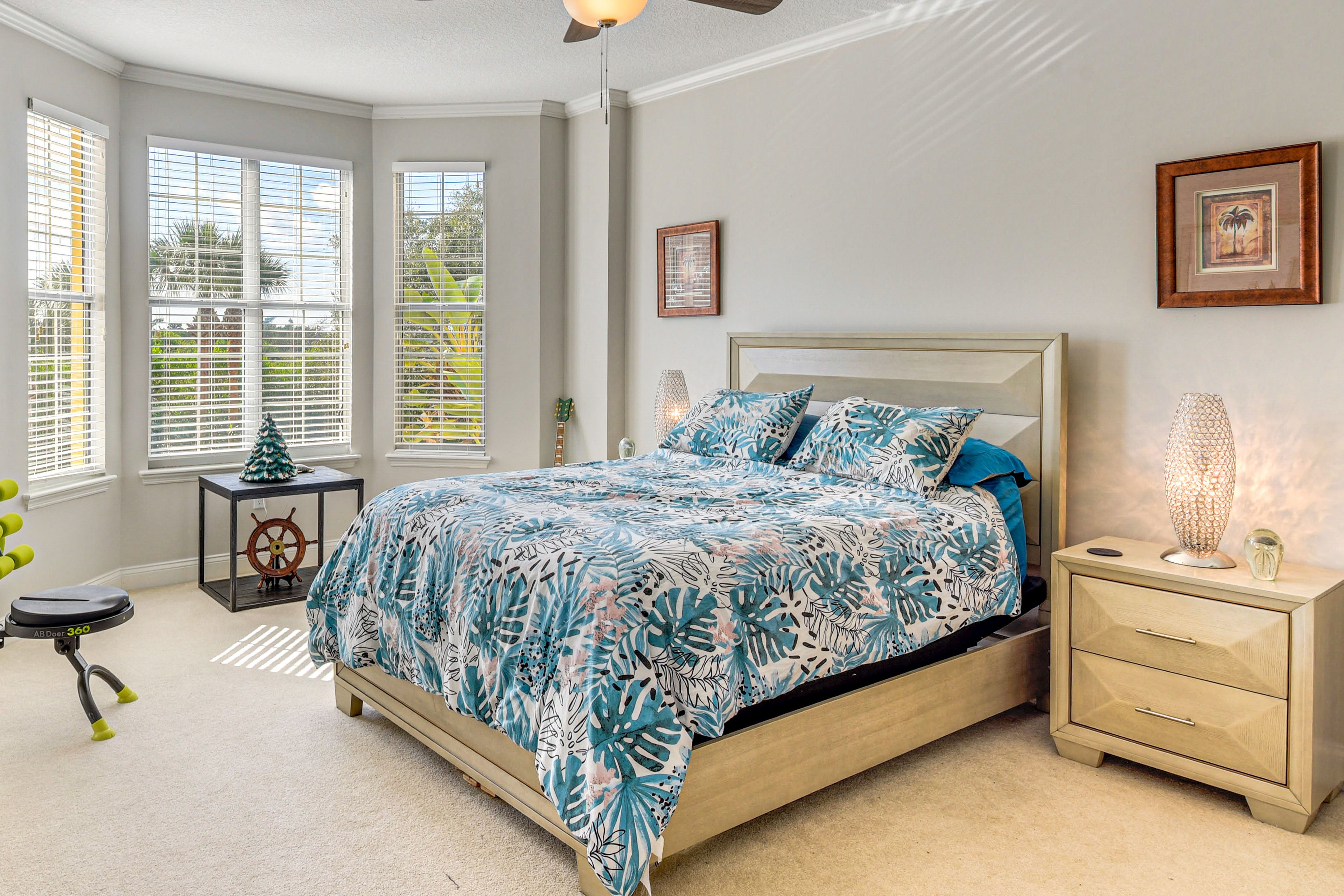 Bedroom 1 | Queen Bed | Linens