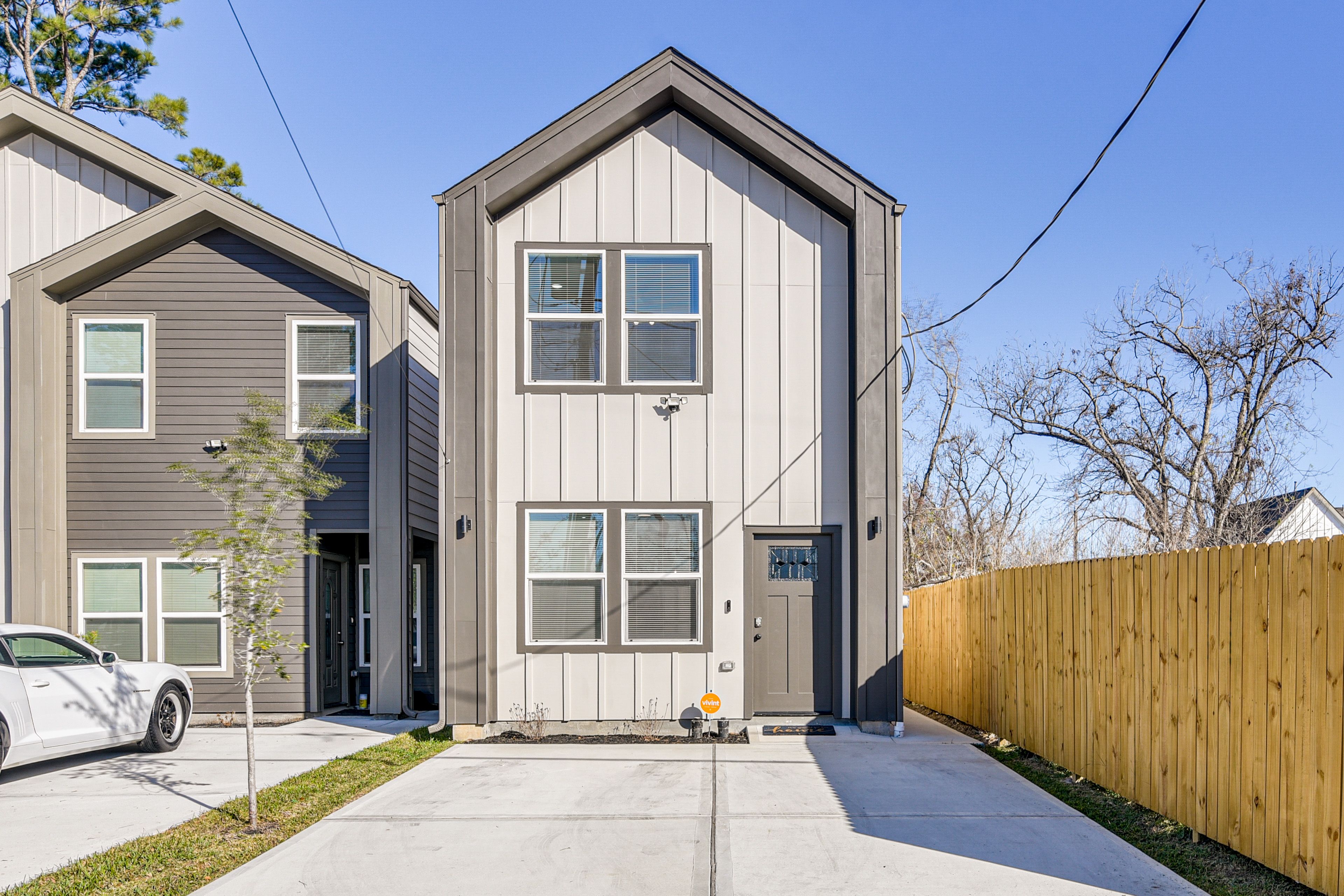 Exterior | Driveway (2 Vehicles)