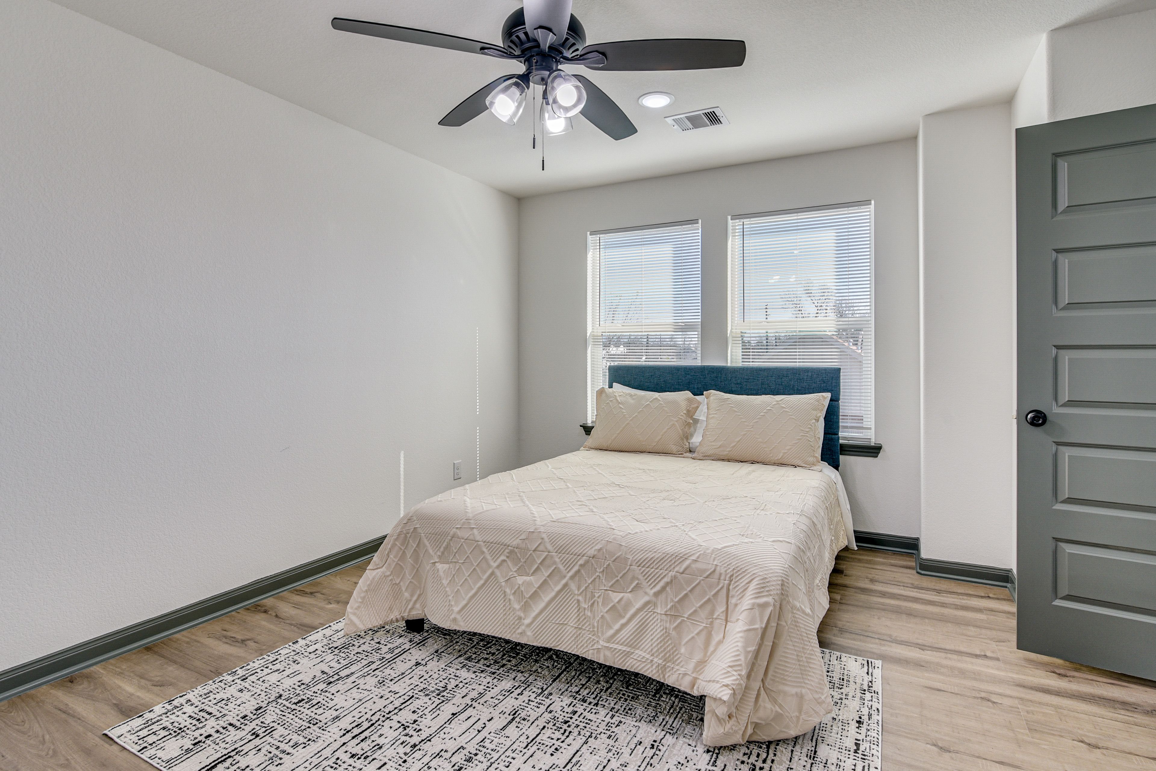 Bedroom 1 | Upper Level | Queen Bed | Smart TV