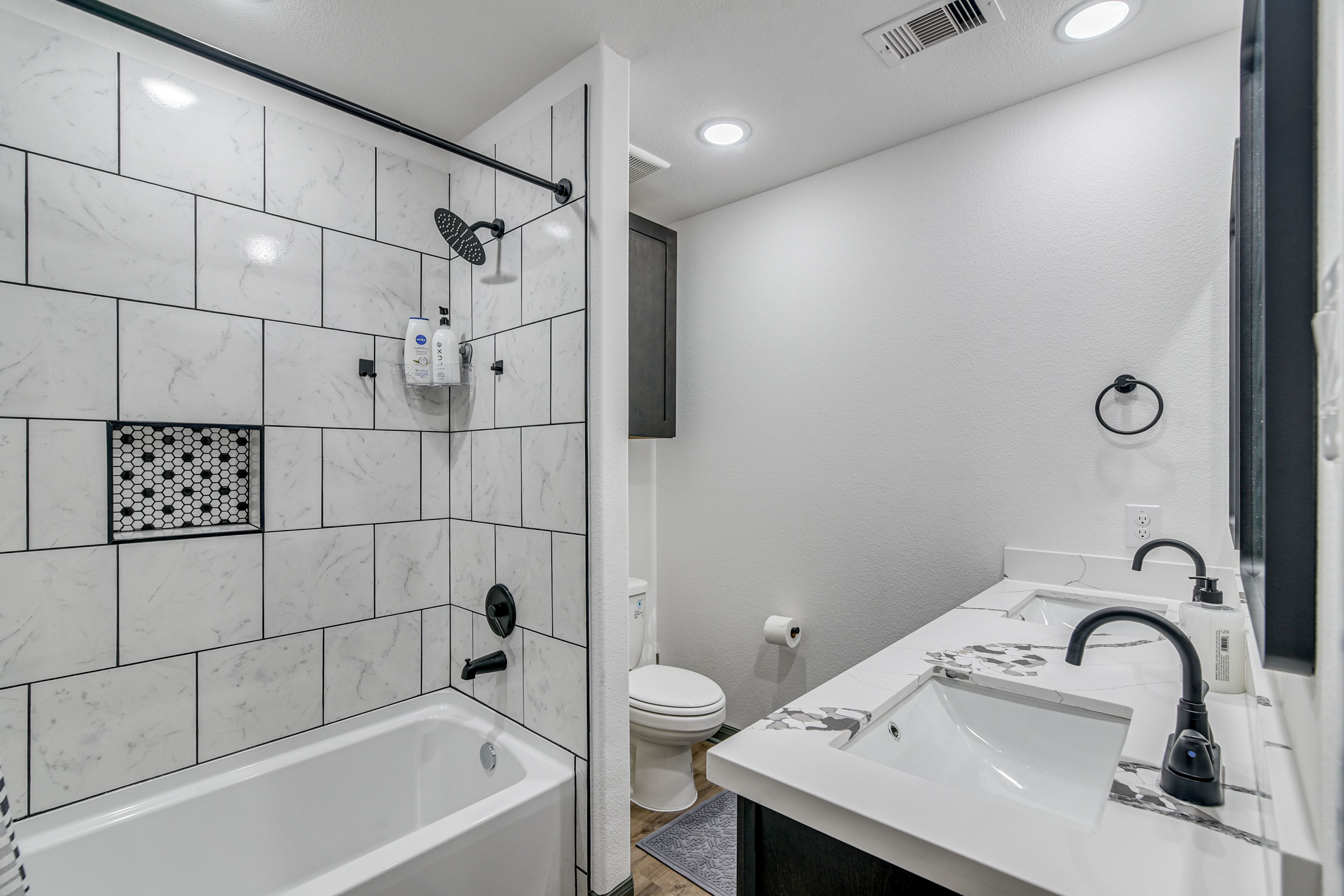 Full Bathroom | Upper Level
