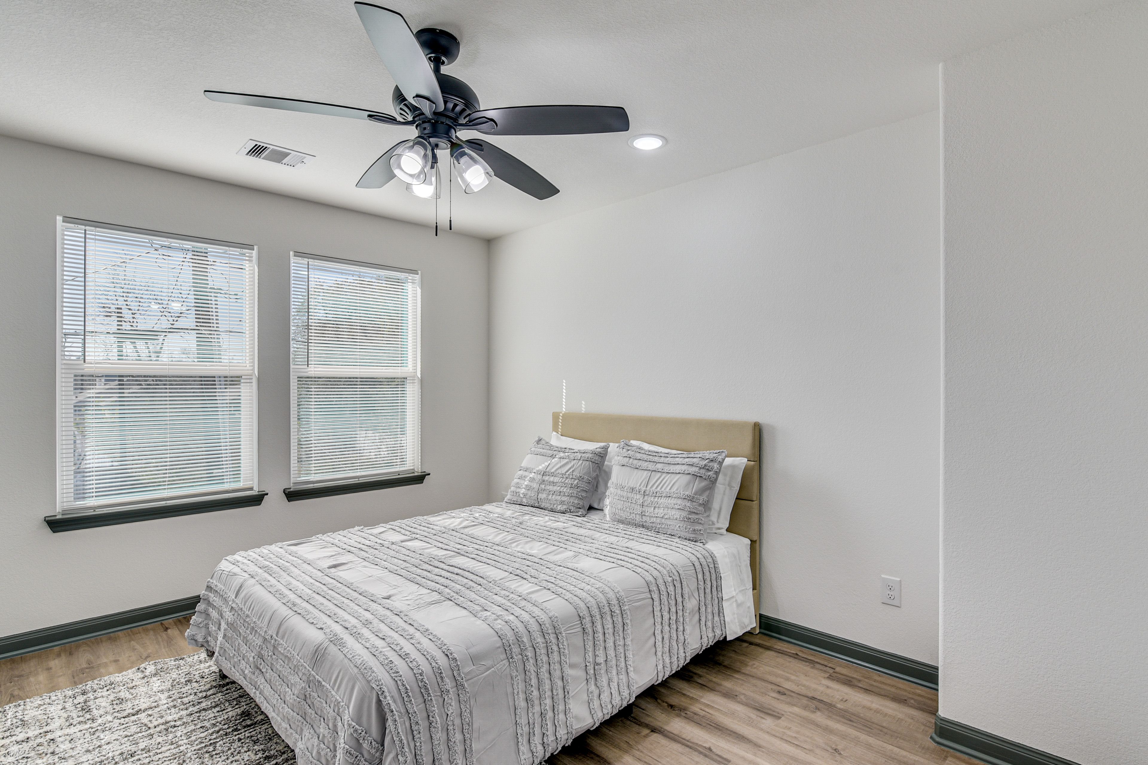 Bedroom 2 | Upper Level | Queen Bed | Smart TV