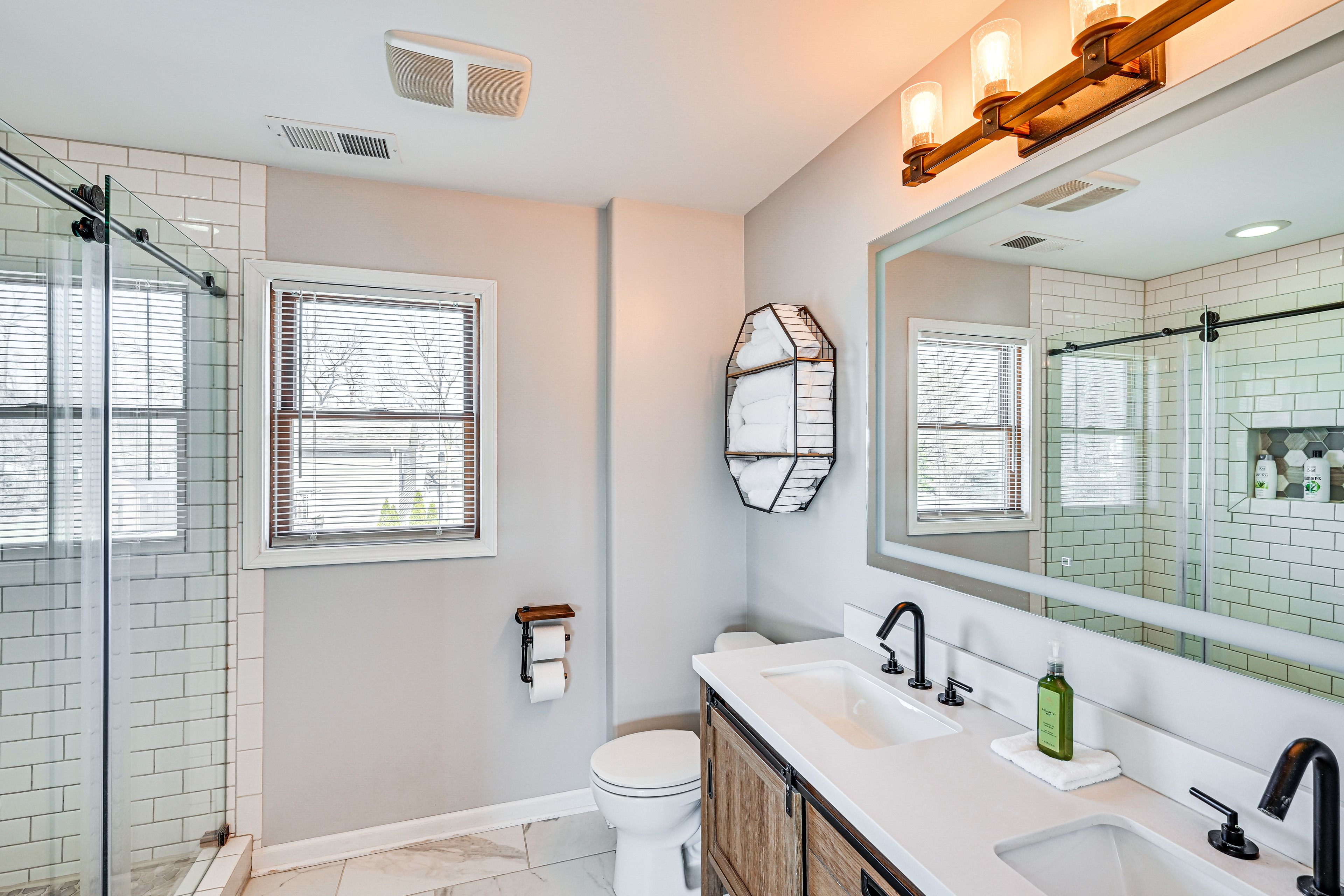 Bathroom | Upper Floor