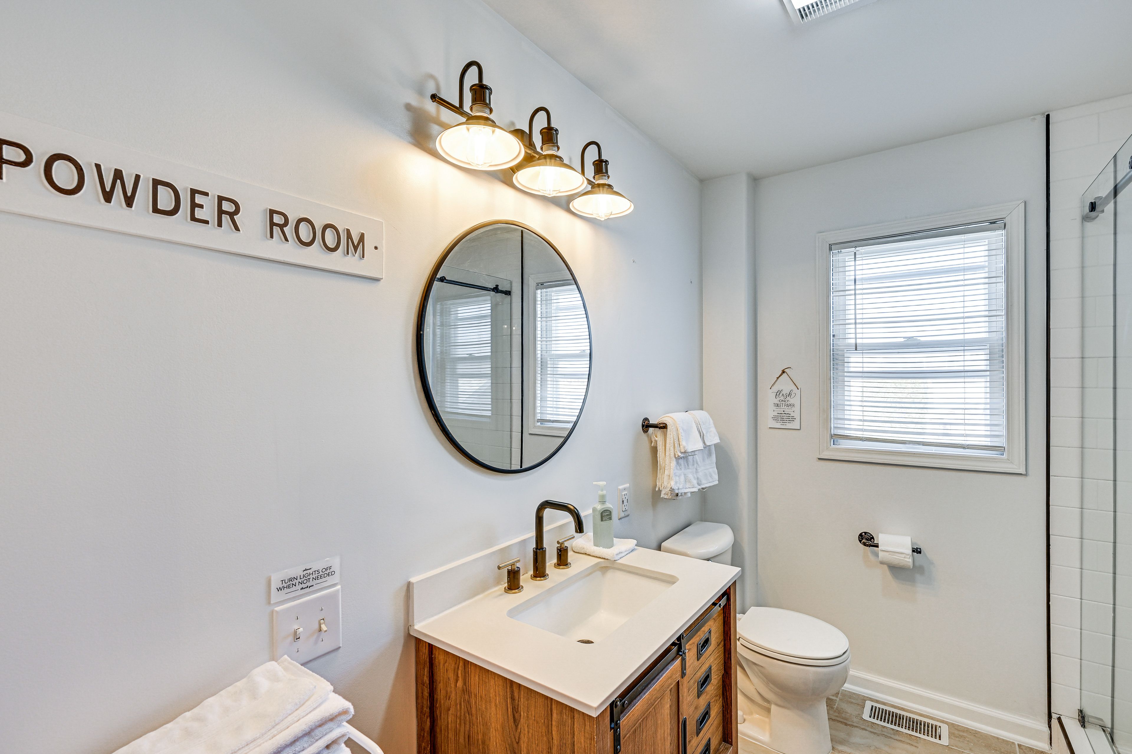 Bathroom | Main Floor