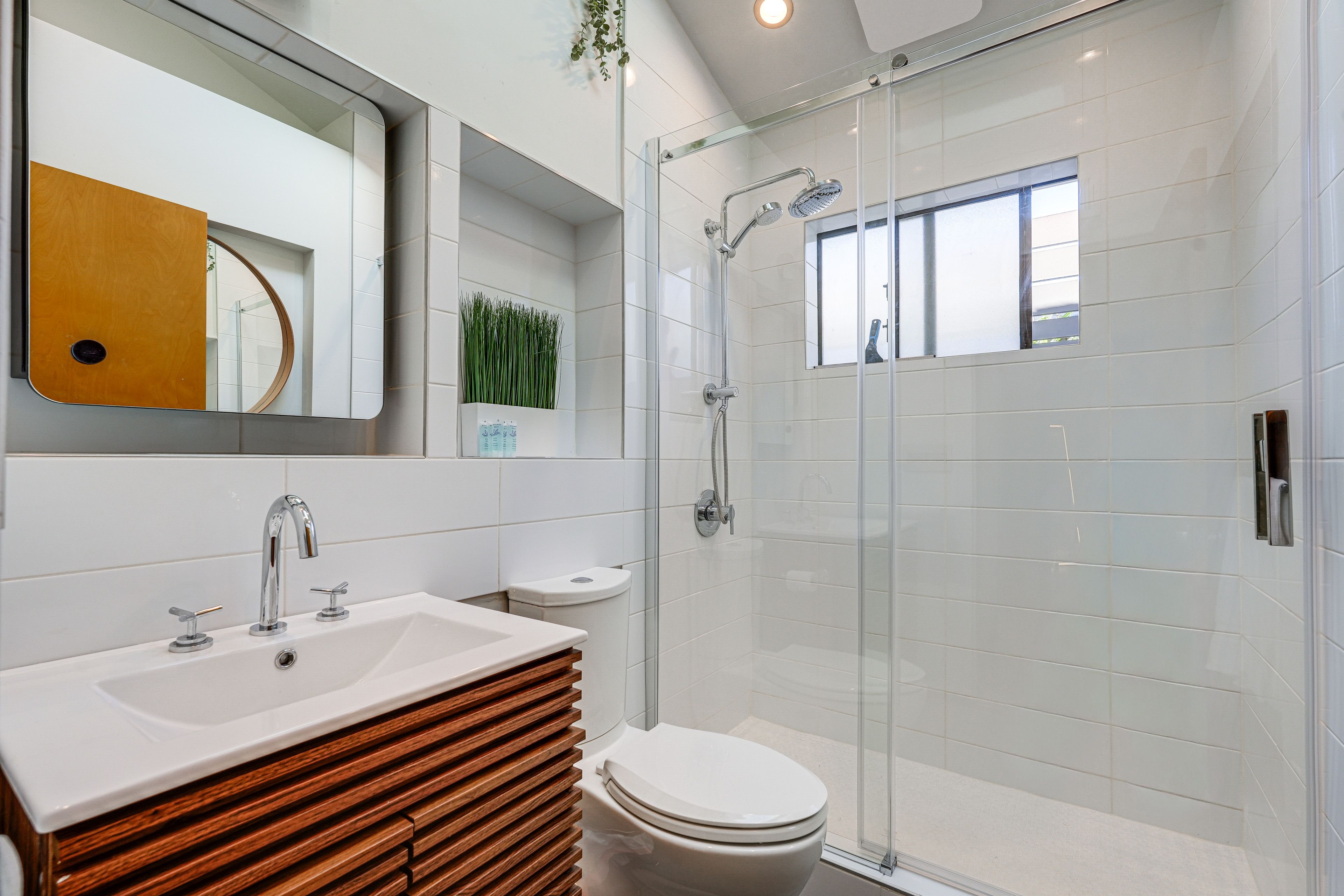 Full Bathroom | Towels Provided