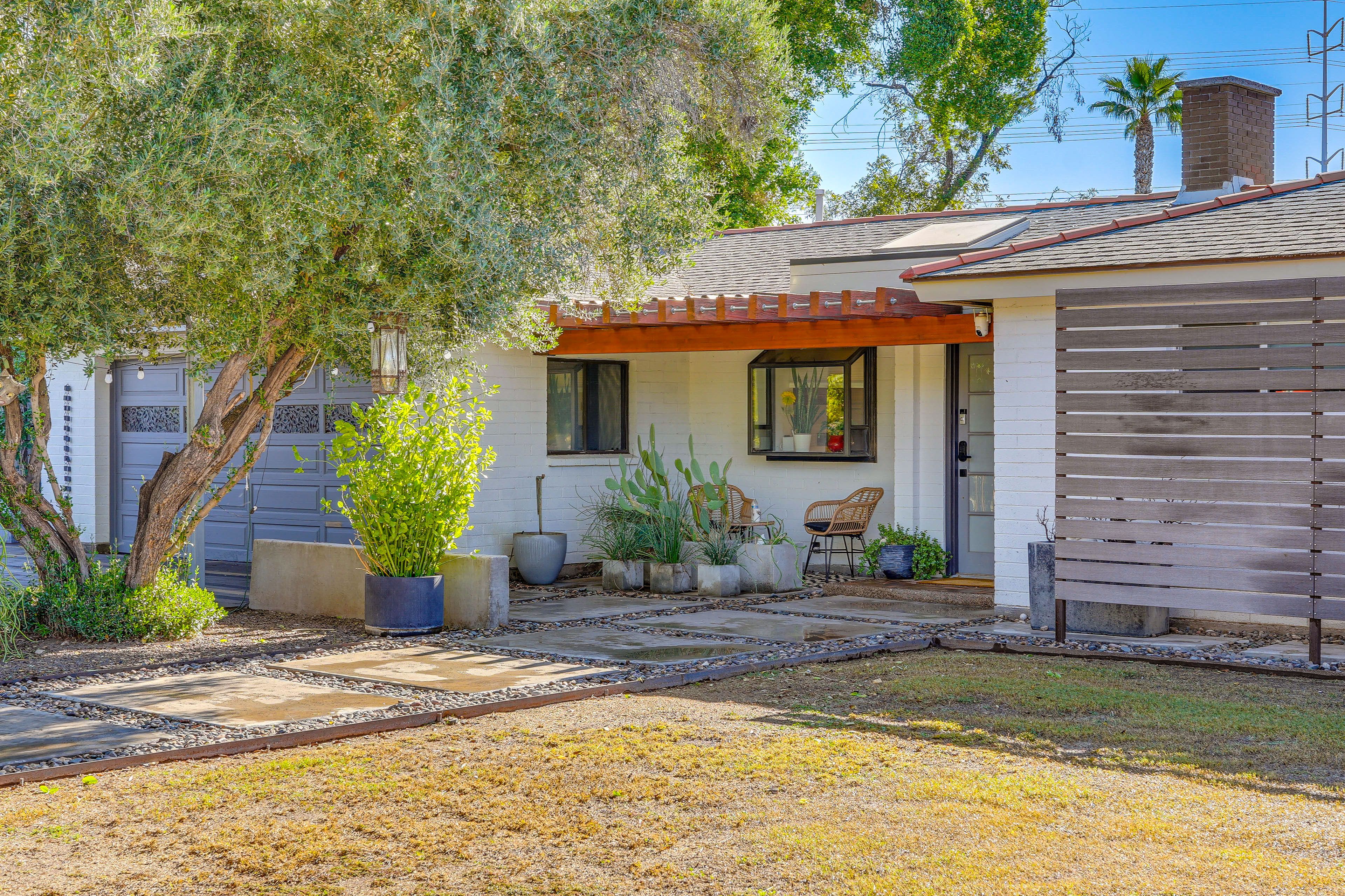 Exterior | Parking | Carport (2 Vehicles) | Driveway (2 Vehicles)