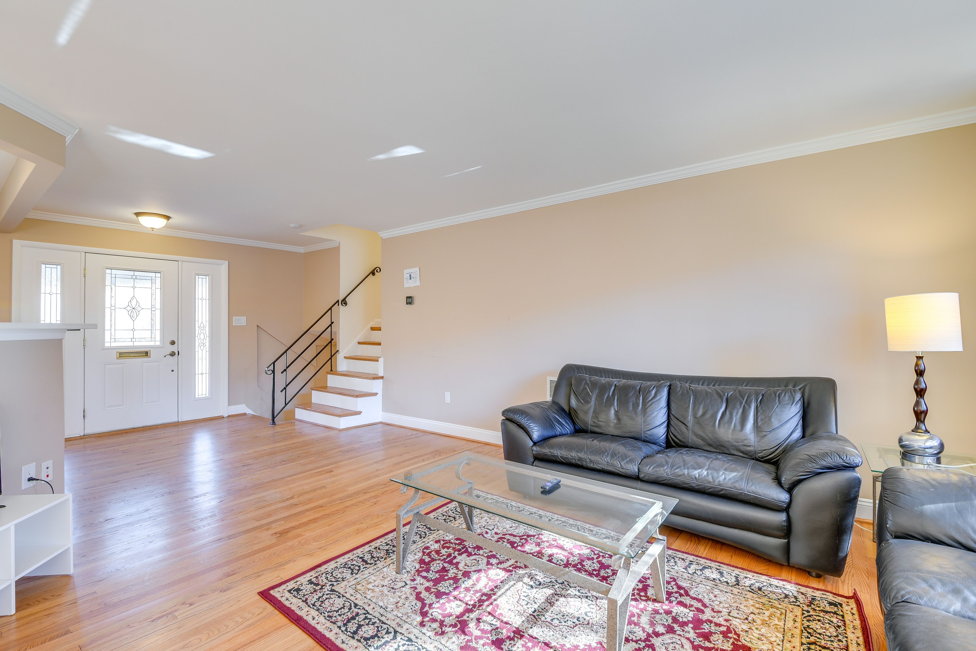 Living Room | Free WiFi | Smart TV | Central A/C | 1st Floor