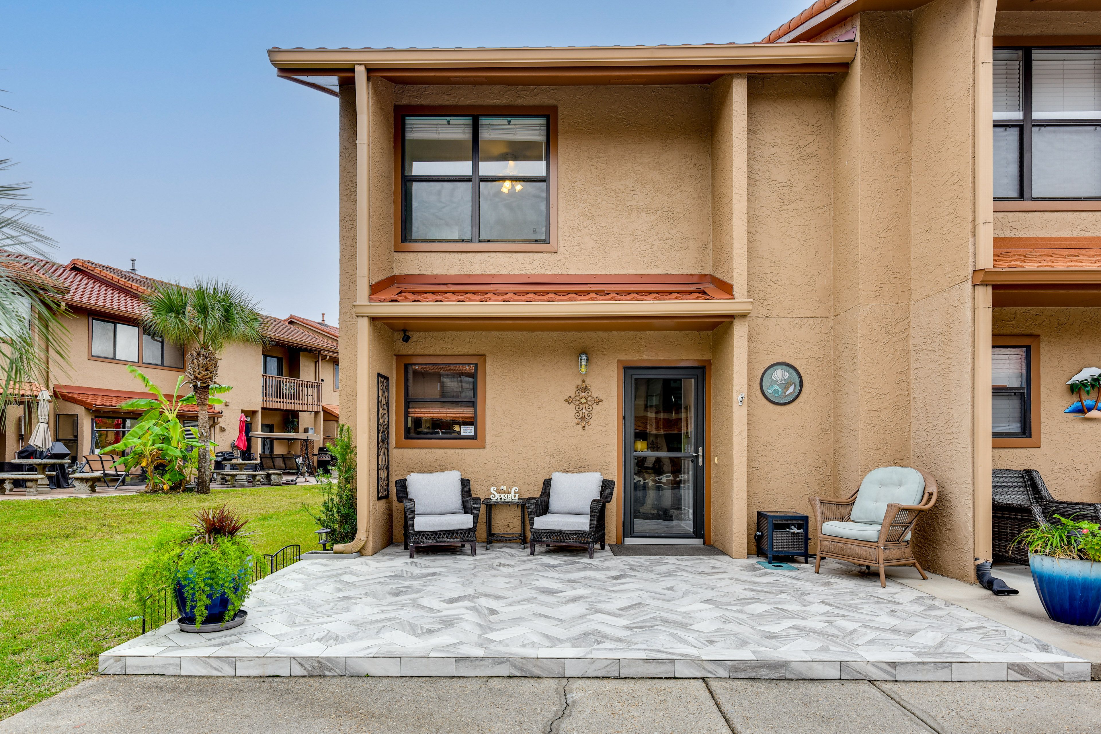 Front Patio | Main Entrance