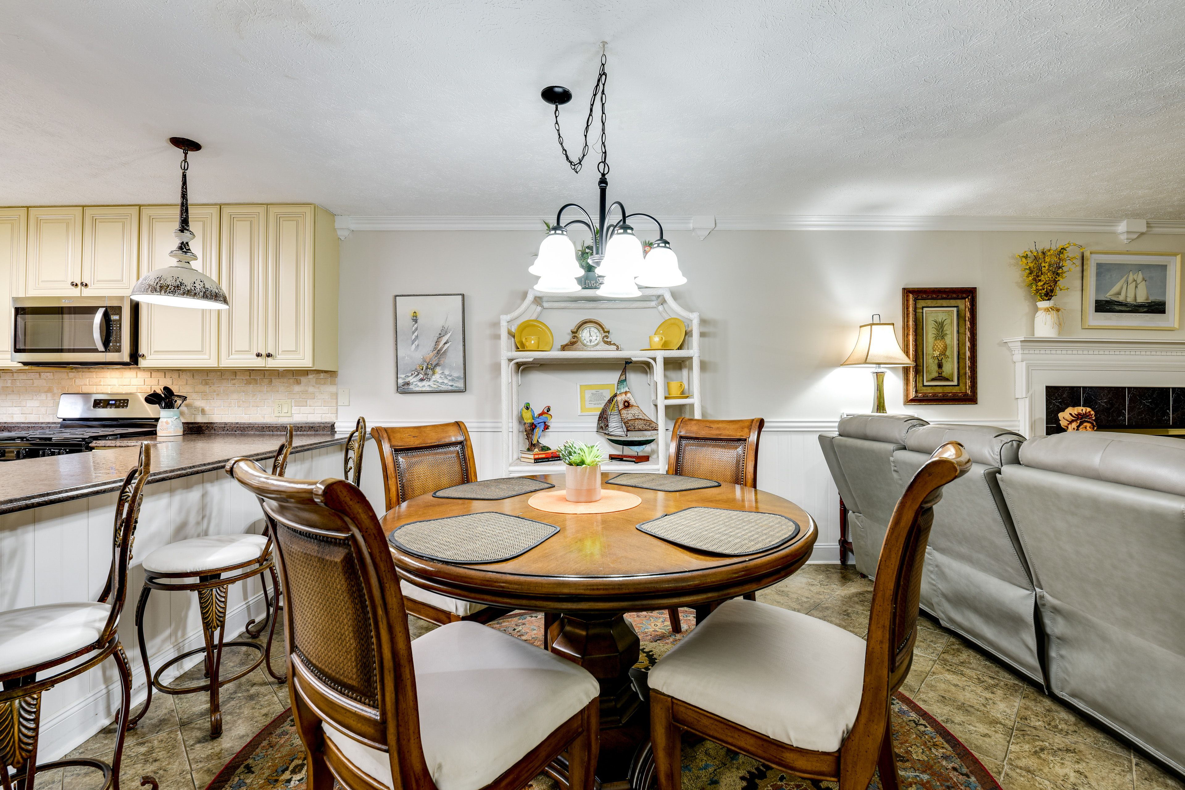 Dining Area | 1st Floor