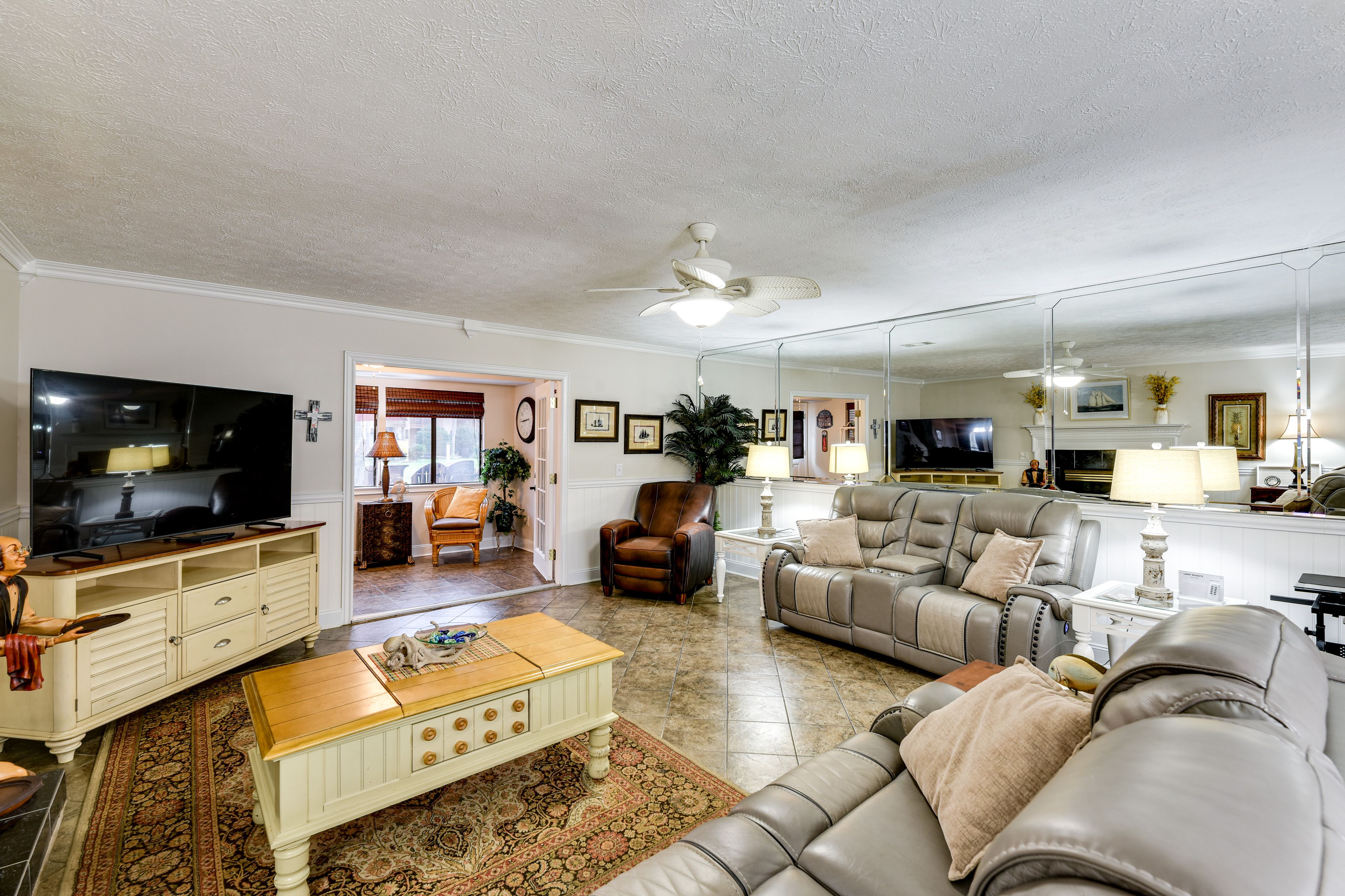 Interior | 2-Story Townhome | In-Unit Laundry | Free WiFi