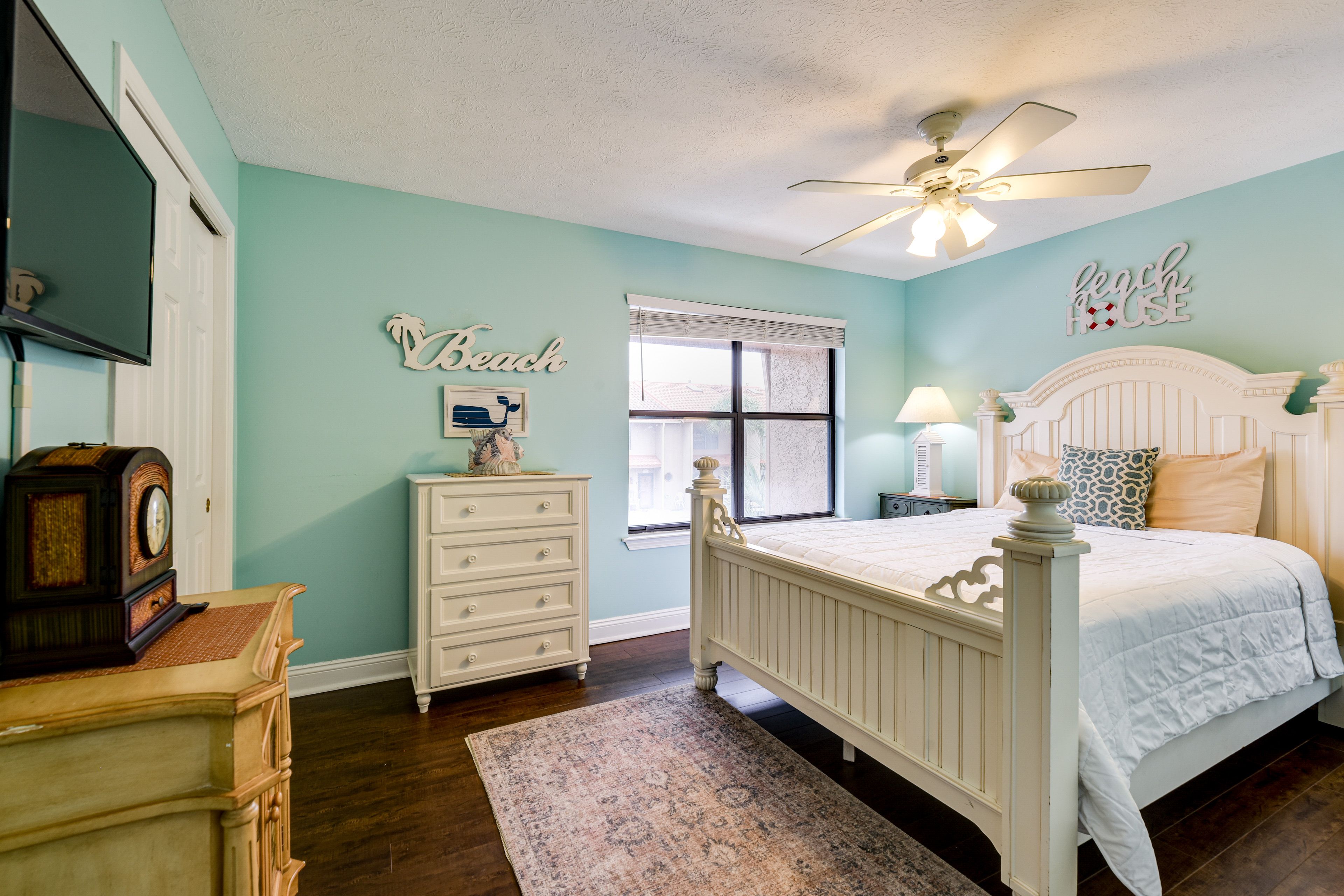 Bedroom 2 | 2nd Floor | Queen Bed