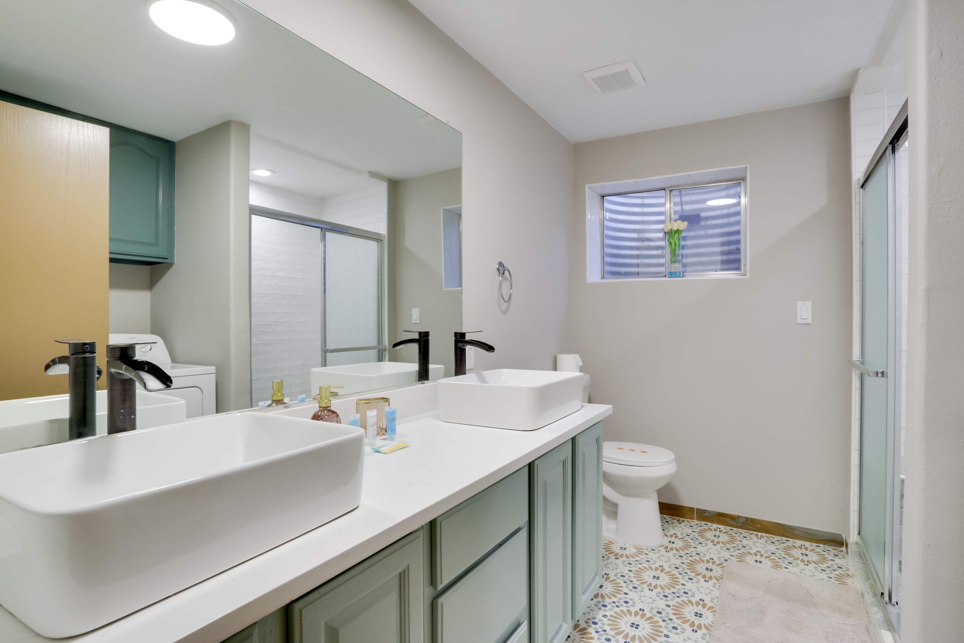 Full Bathroom | Towels & Linens Provided | Washer & Dryer