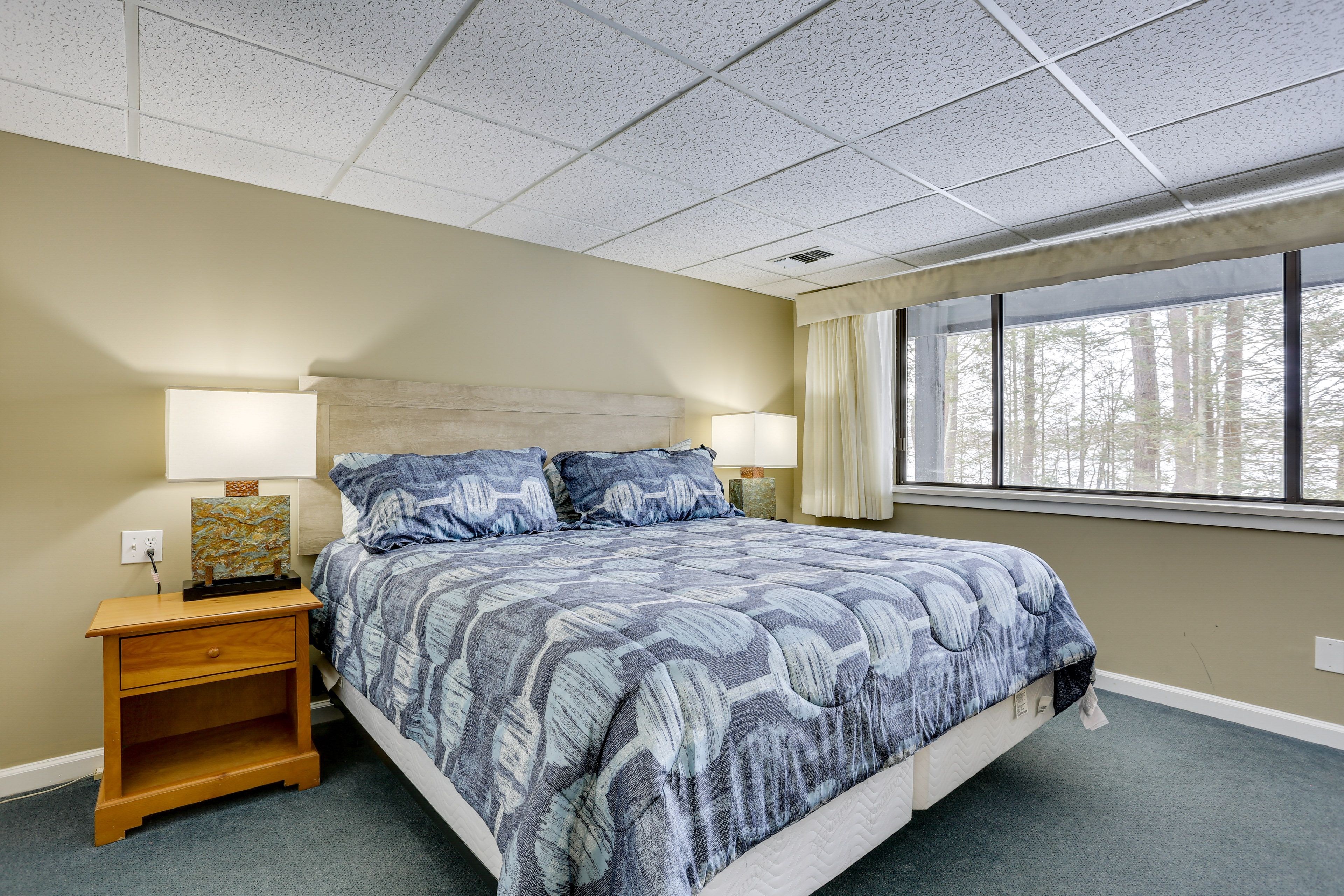 Bedroom | King Bed | Linens Provided | Smart TV