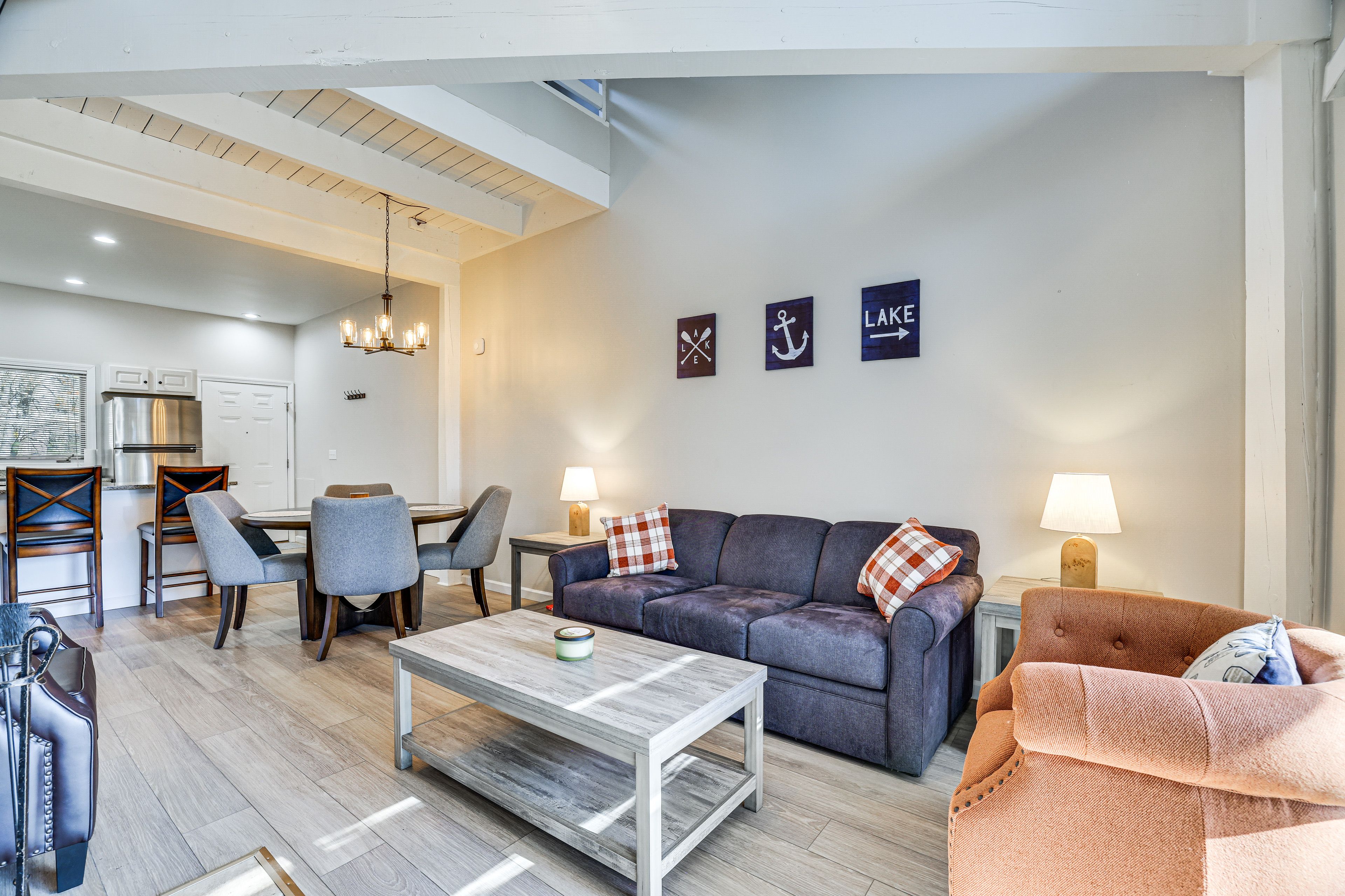 Living Room | 1st Floor | Queen Sleeper Sofa | Fireplace | Smart TV | Free WiFi