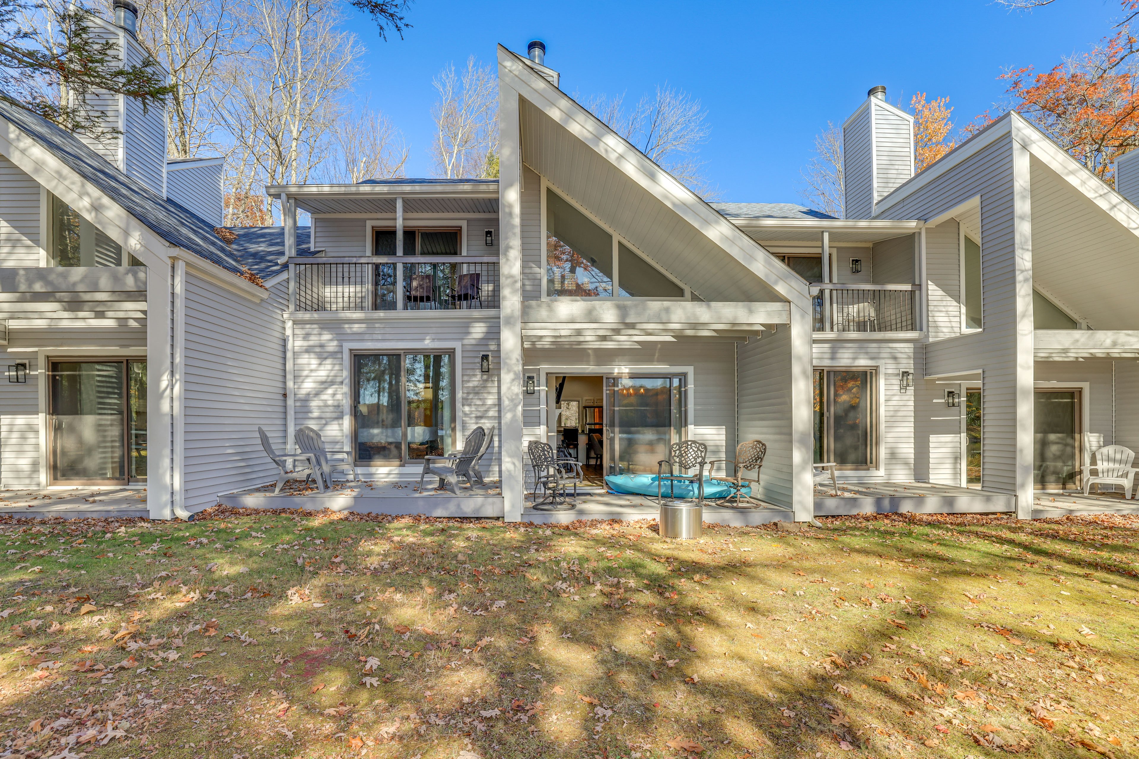 2-Story Townhome | Private Balcony | Lake Tanglwood Access On-Site