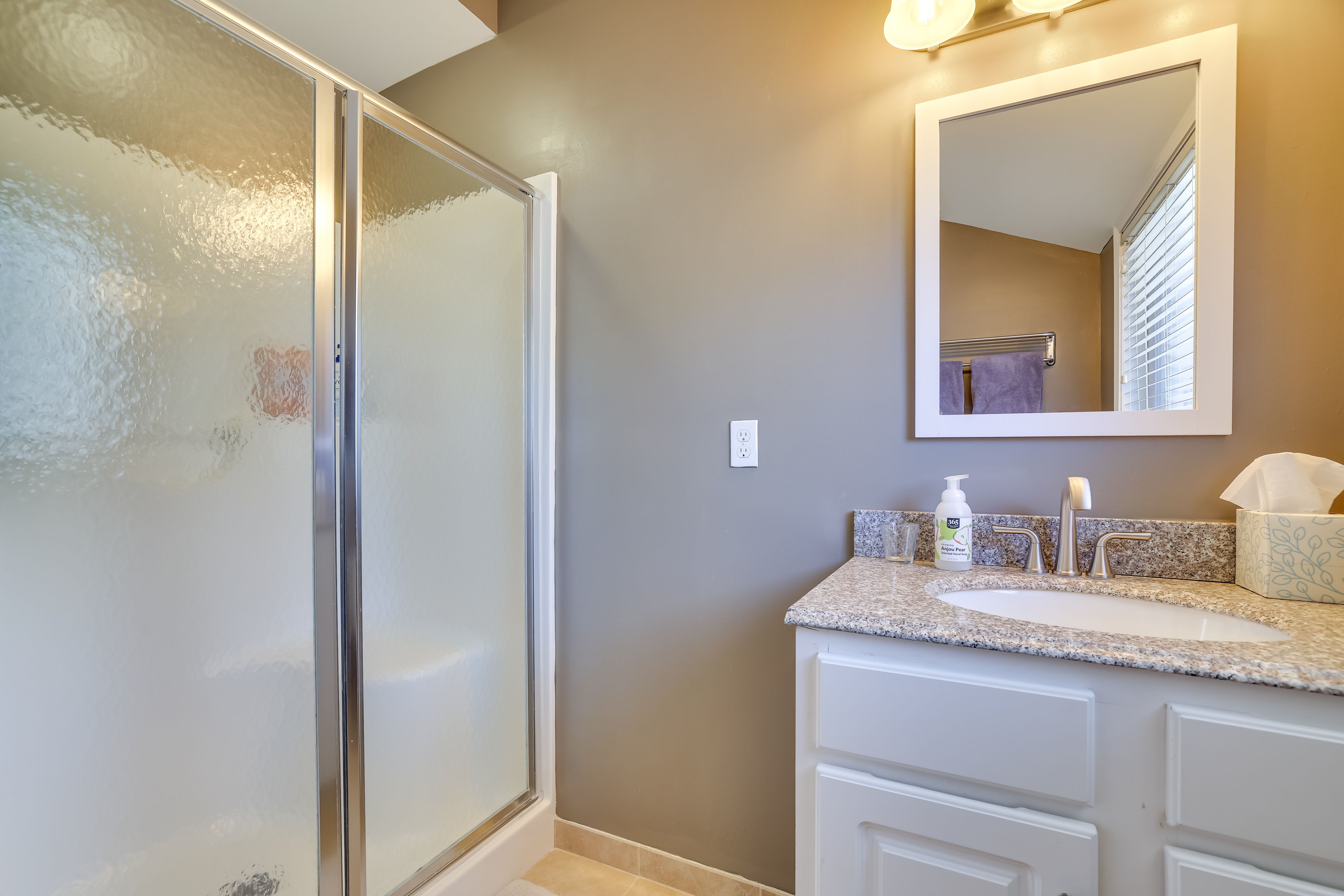 En-Suite Bathroom | 2nd Floor | Towels Provided