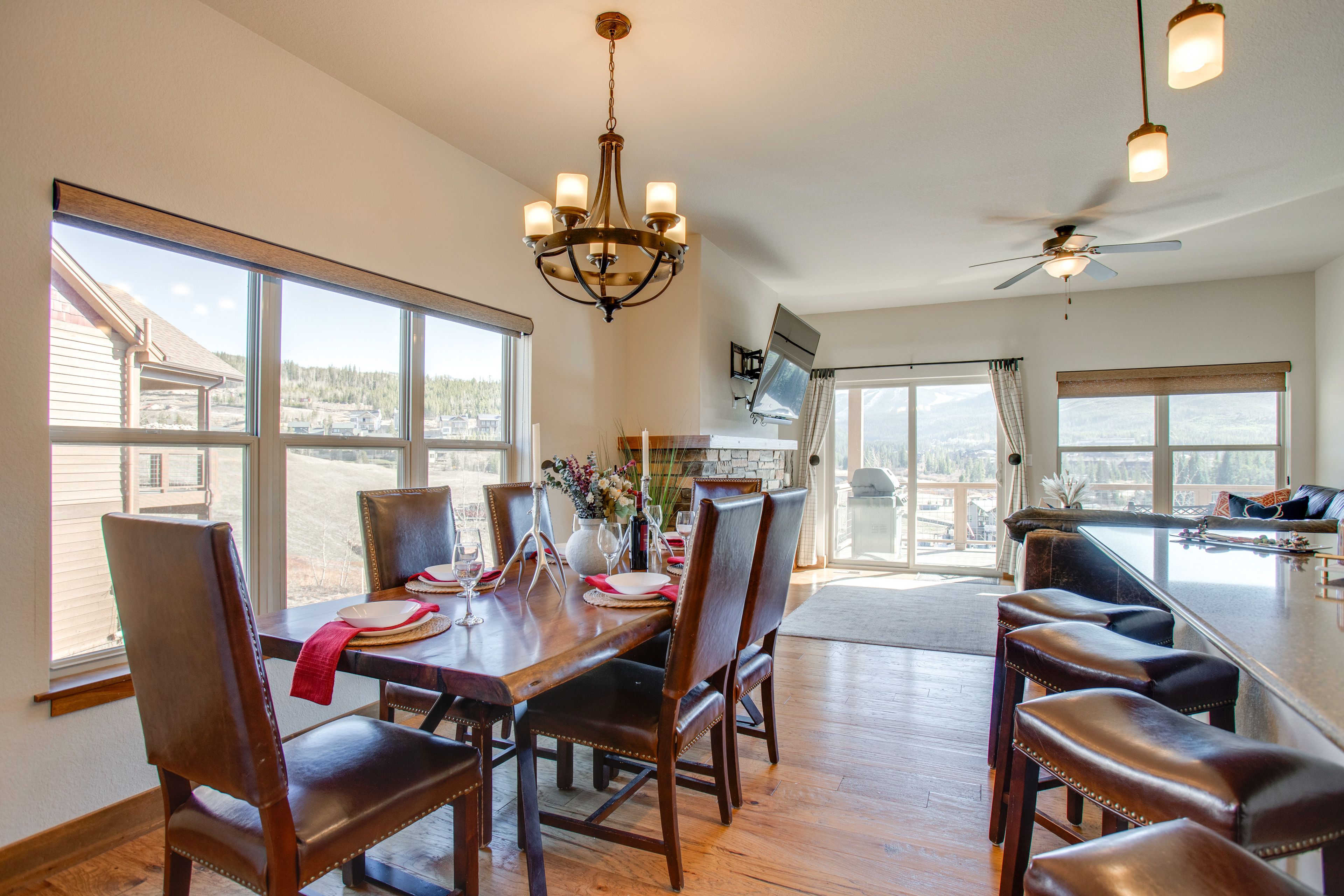 Dining Area | Main Level