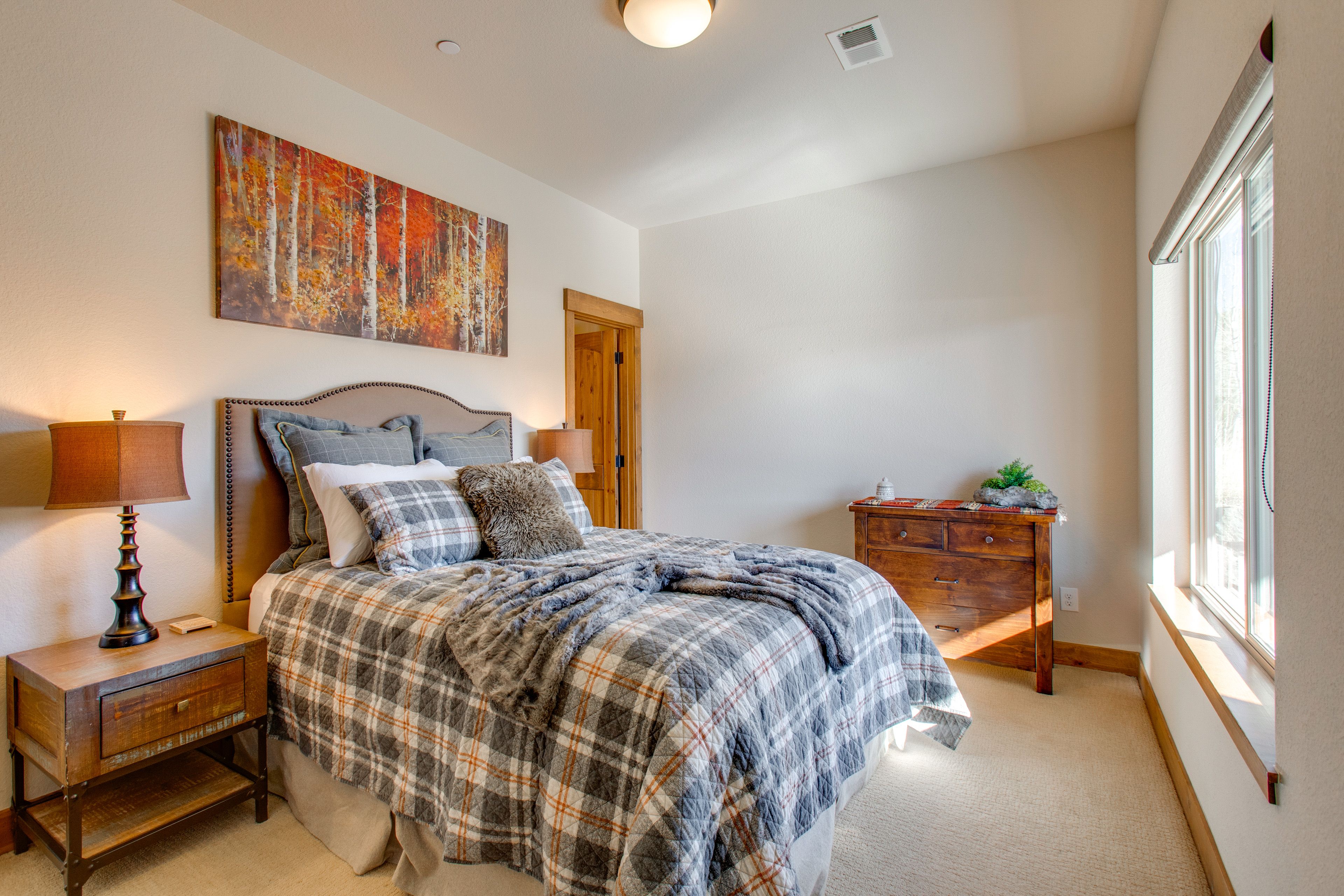 Bedroom 2 | Queen Bed | Lower Level